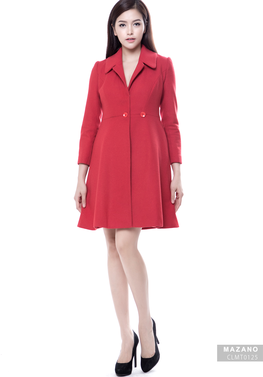 Măng tô đỏ xòe dáng váy