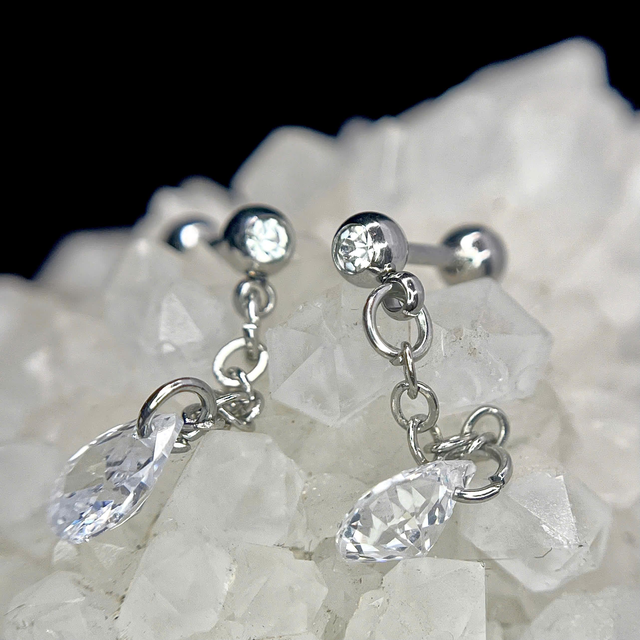 Khuyên kiểu giọt nước trắng rơi dẹt_thumbnail_2