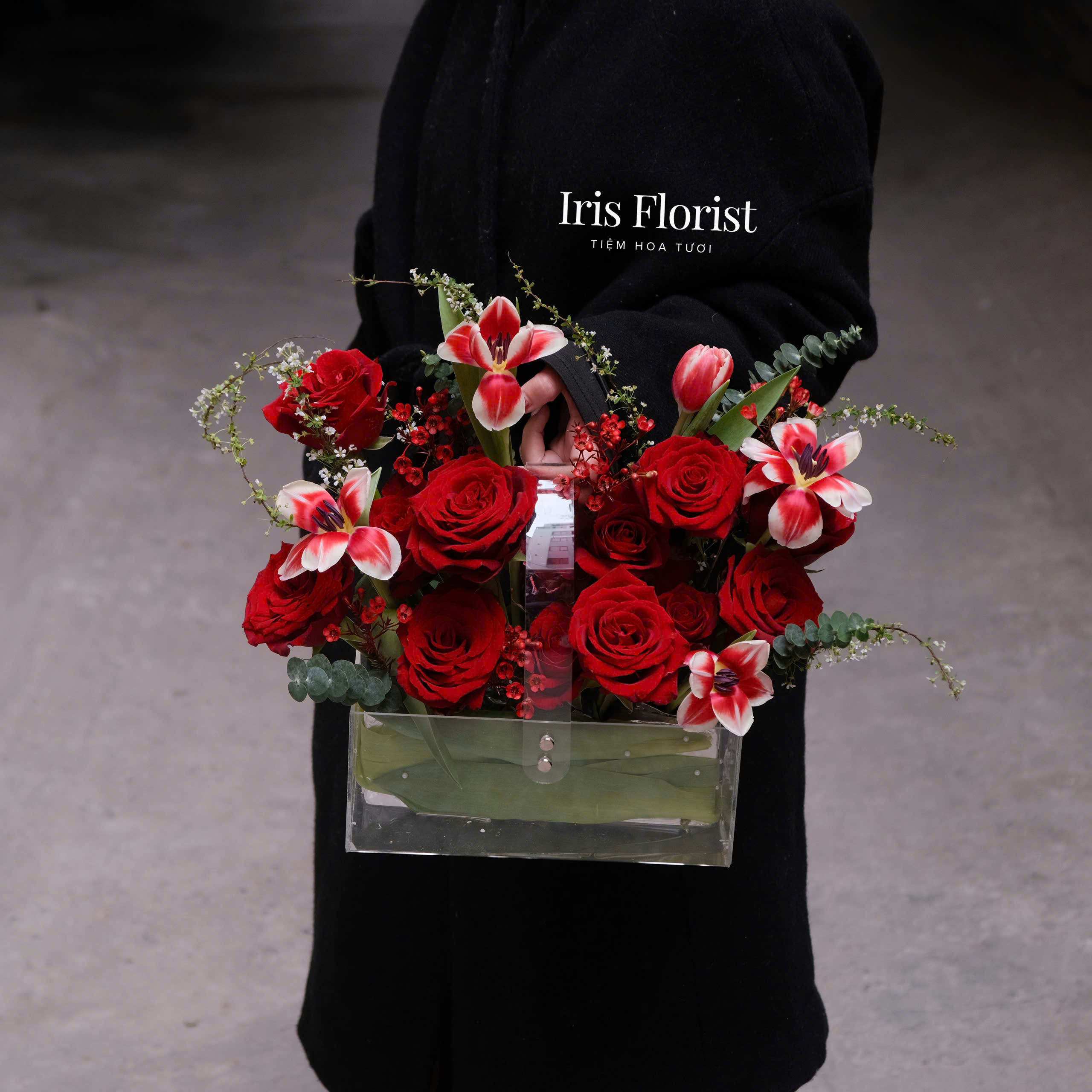 Giỏ Mica hồng đỏ mix tulip - Size S