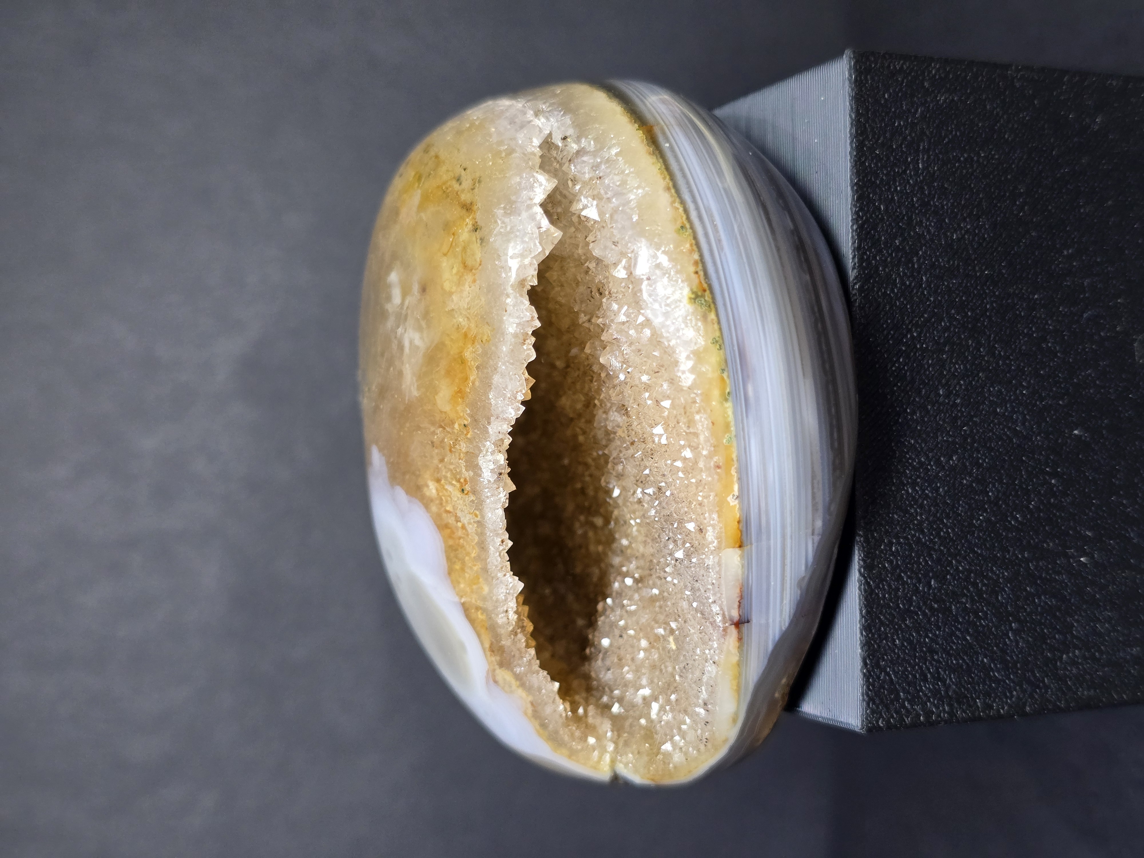 Hốc Thạch Anh Tinh Thể Tự Nhiên Nguyên Vỏ Mã Não - Uruguay