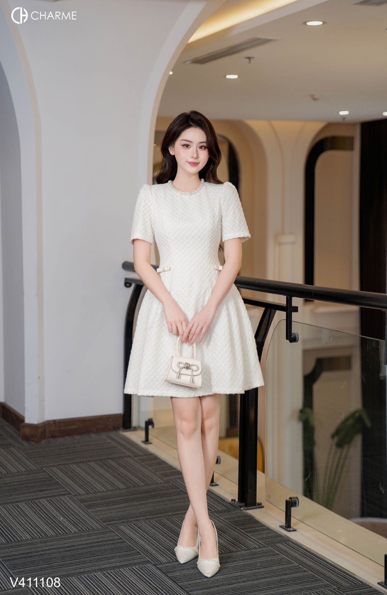 Vay ren cổ ngọc nơ eo