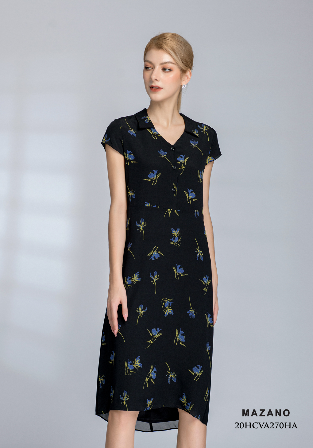 Đầm đen họa tiết hoa xanh