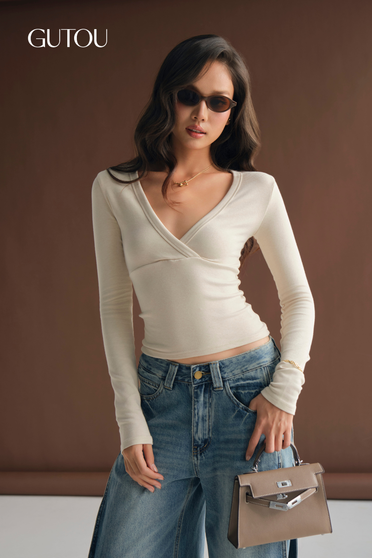 [ GUTOU ] Áo Thun Ôm Cổ V Aura Muse_thumbnail_4