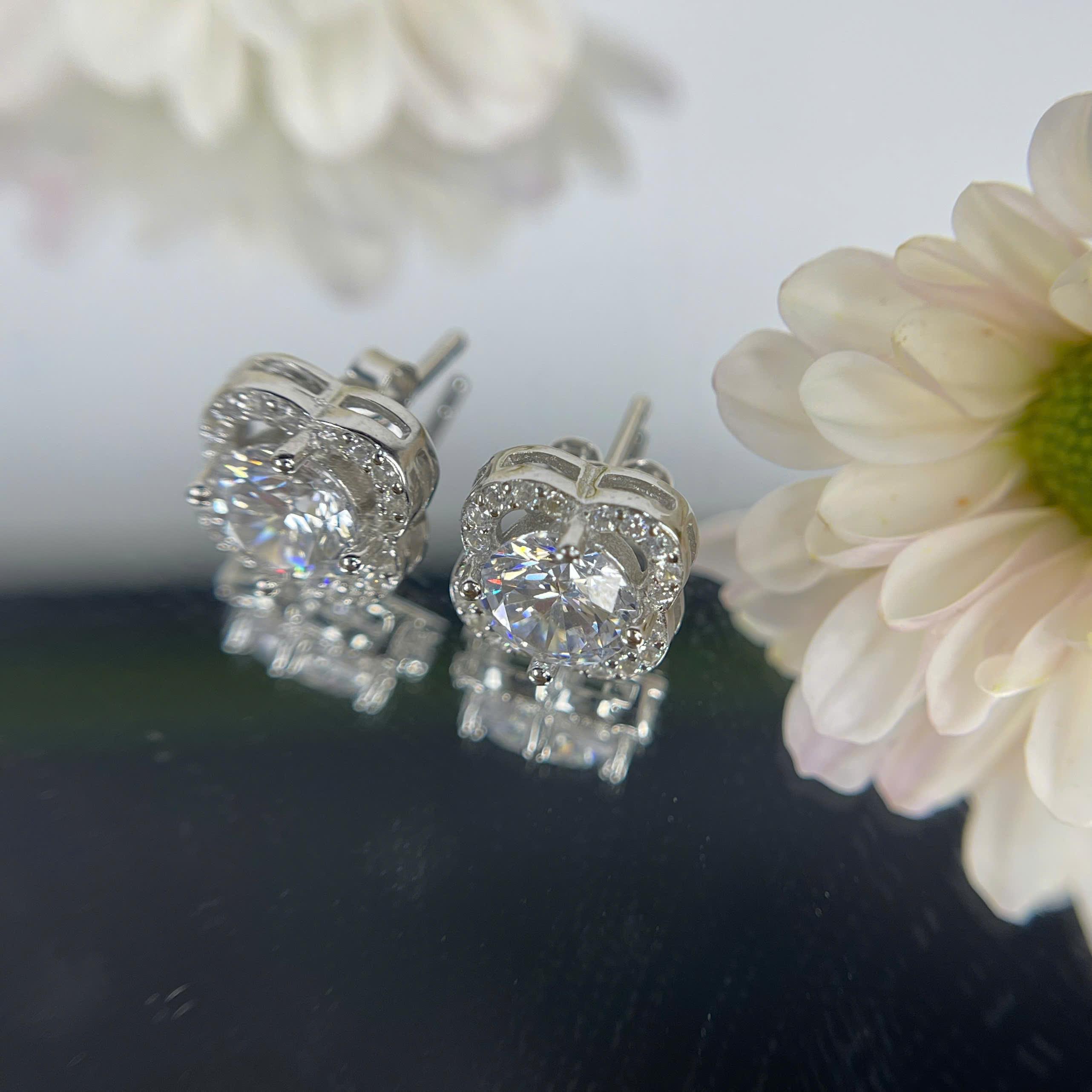 Khuyên kiểu bạc cỏ 4 lá xi bạch kim