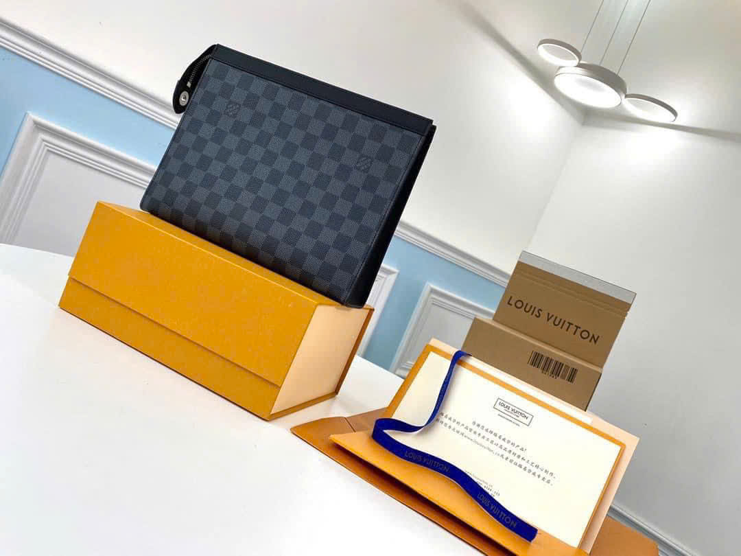 Clutch LV Pochette Voyage MM Monogram Eclips_thumbnail_2