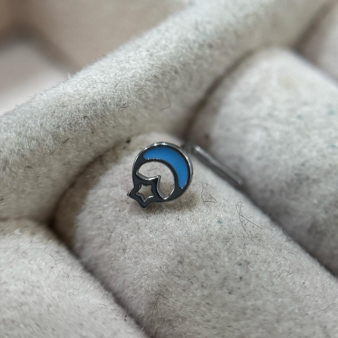 Mũi L mặt trăng xanh ngôi sao.