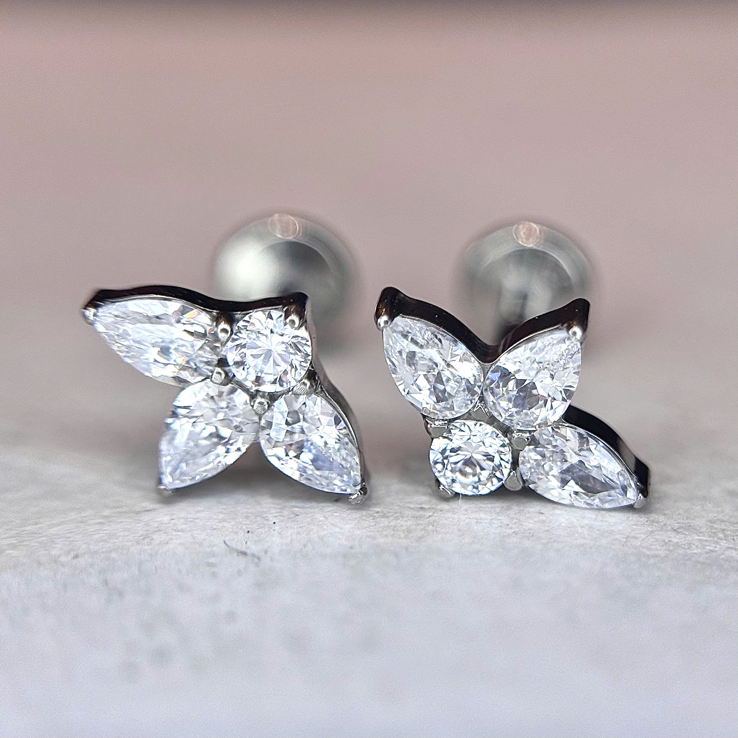 Khuyên kiểu titan hoa 3 lá giọt nước