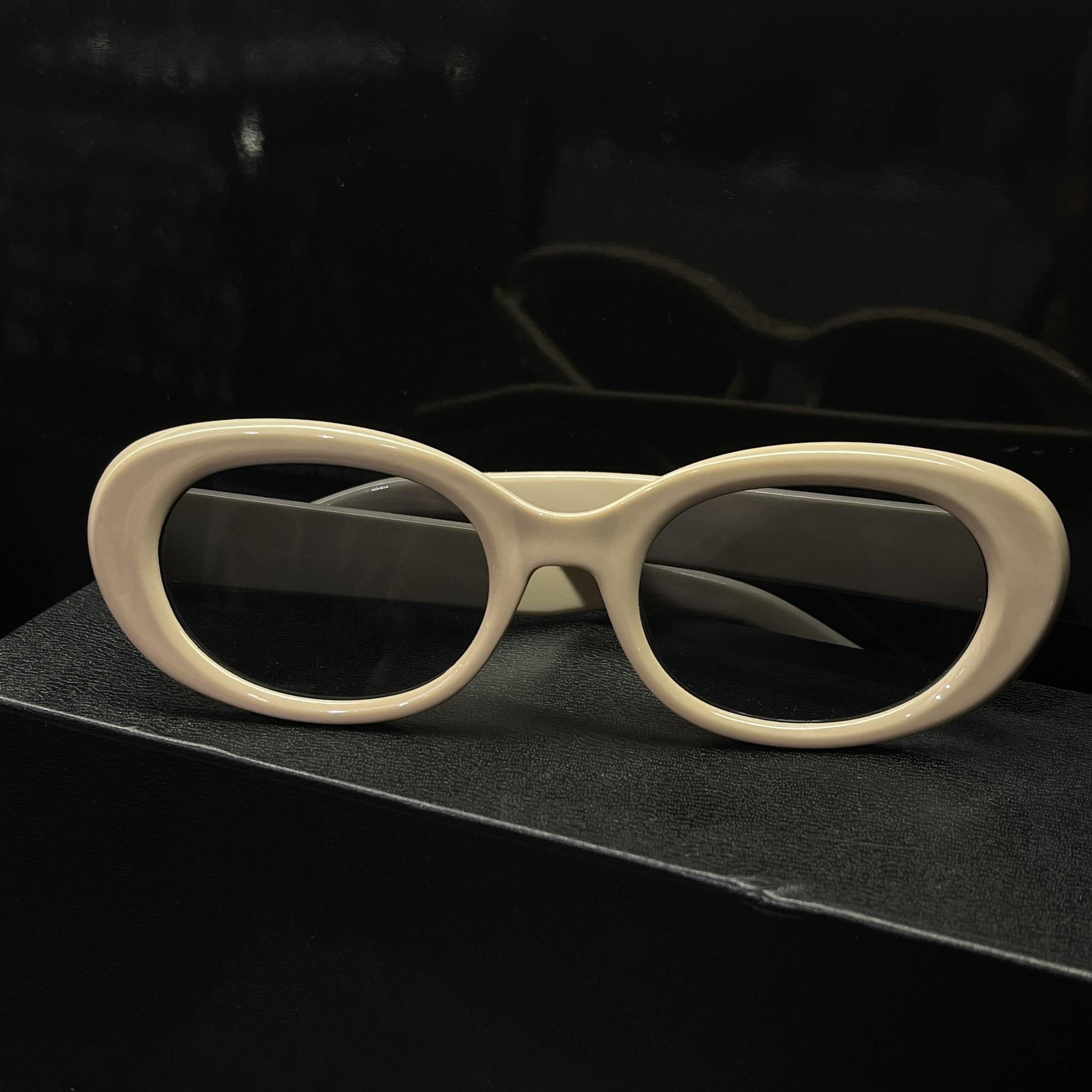 kính mắt gọng nâu trà sữa nhựa tròng xanh đen form oval nhỏ ba ngôi sao bốn cánh._thumbnail_2