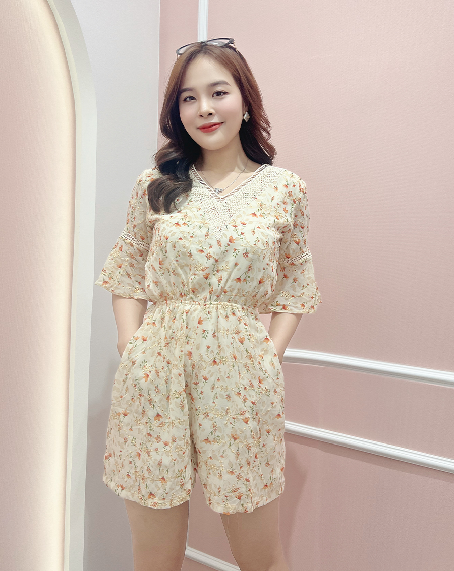 Jumpsuit ngắn phối ren cổ V Hàn Quốc