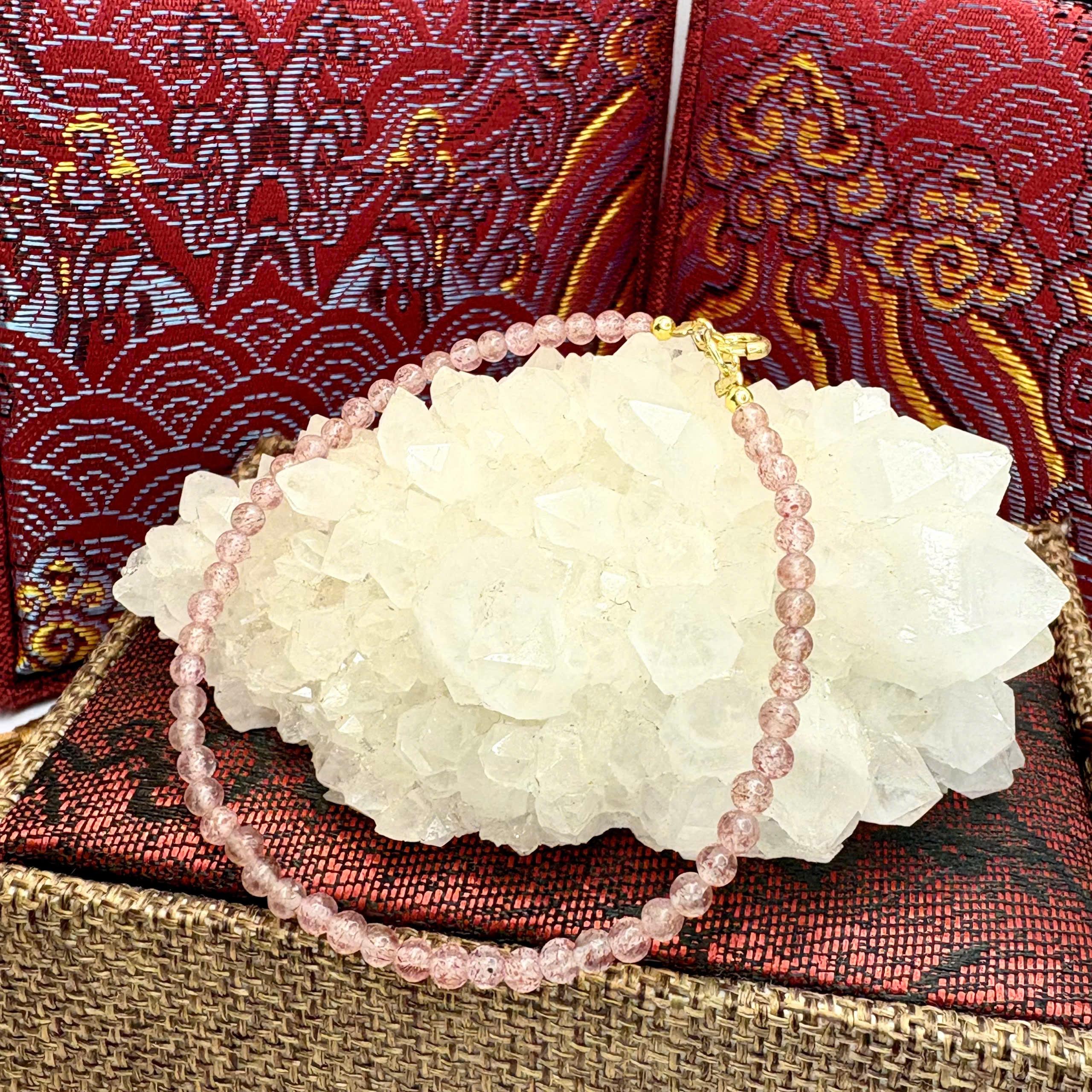 Vòng tay phong thuỷ chuỗi đá strawberry crystal._thumbnail_3
