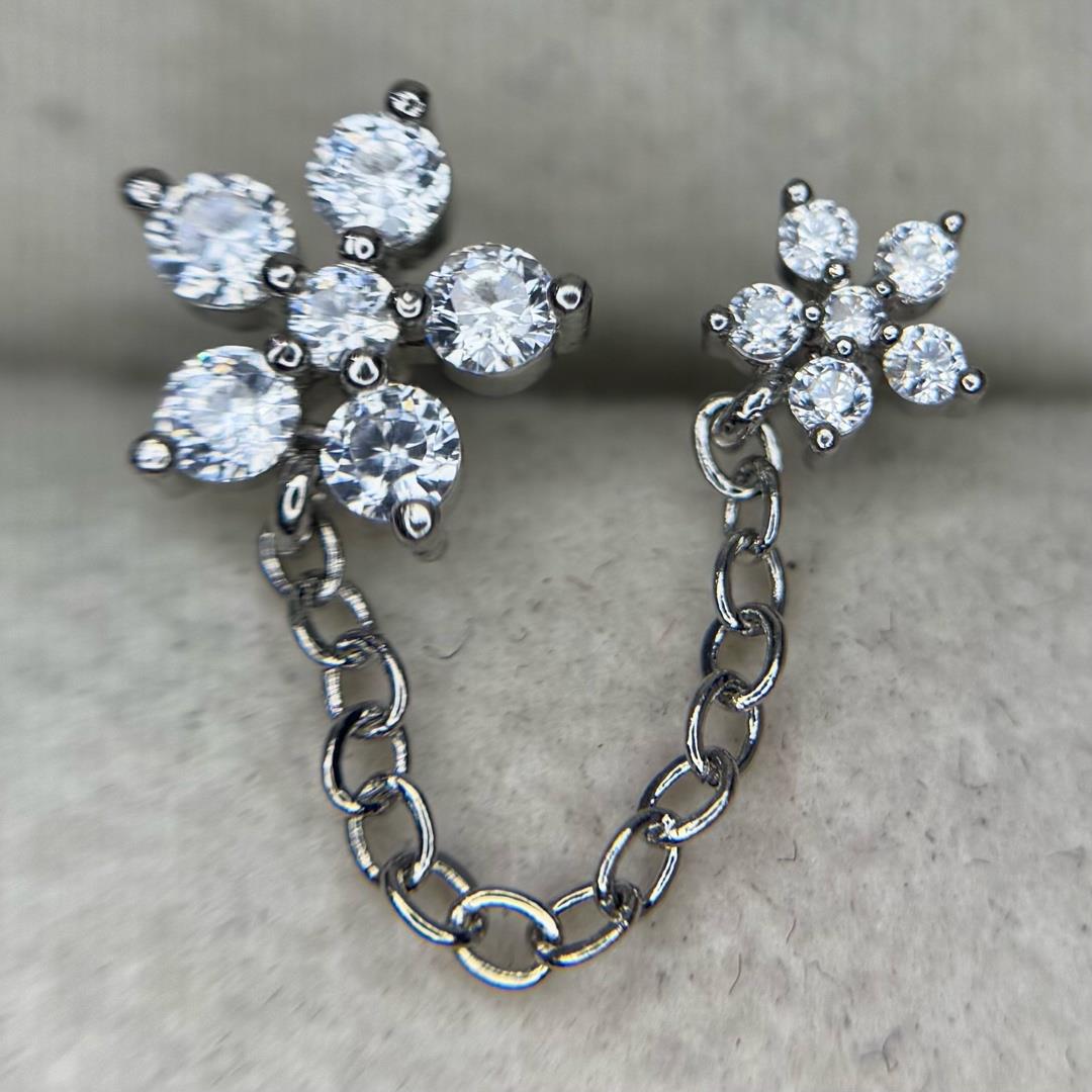 khuyên kiểu xích hoa 5 cánh lớn và nhỏ.