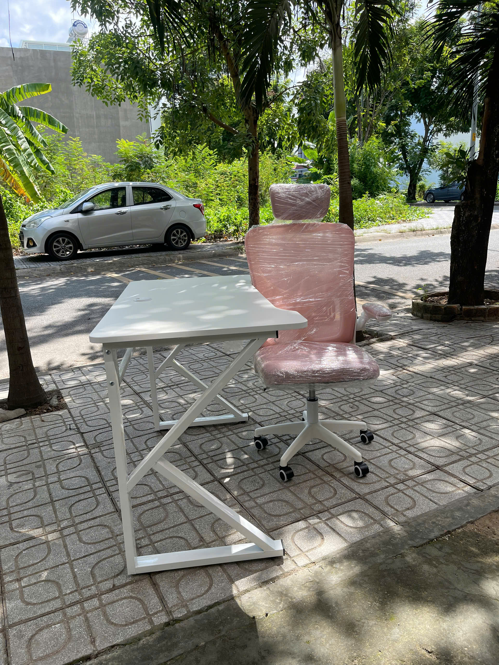 Bàn Gaming Chân U K Z – Mặt Uốn Cong Hiện Đại, Lắp Ráp Dễ Dàng, Bền Chắc, Mang Lại Cảm Hứng Làm Việc Và Học Tập_thumbnail_4