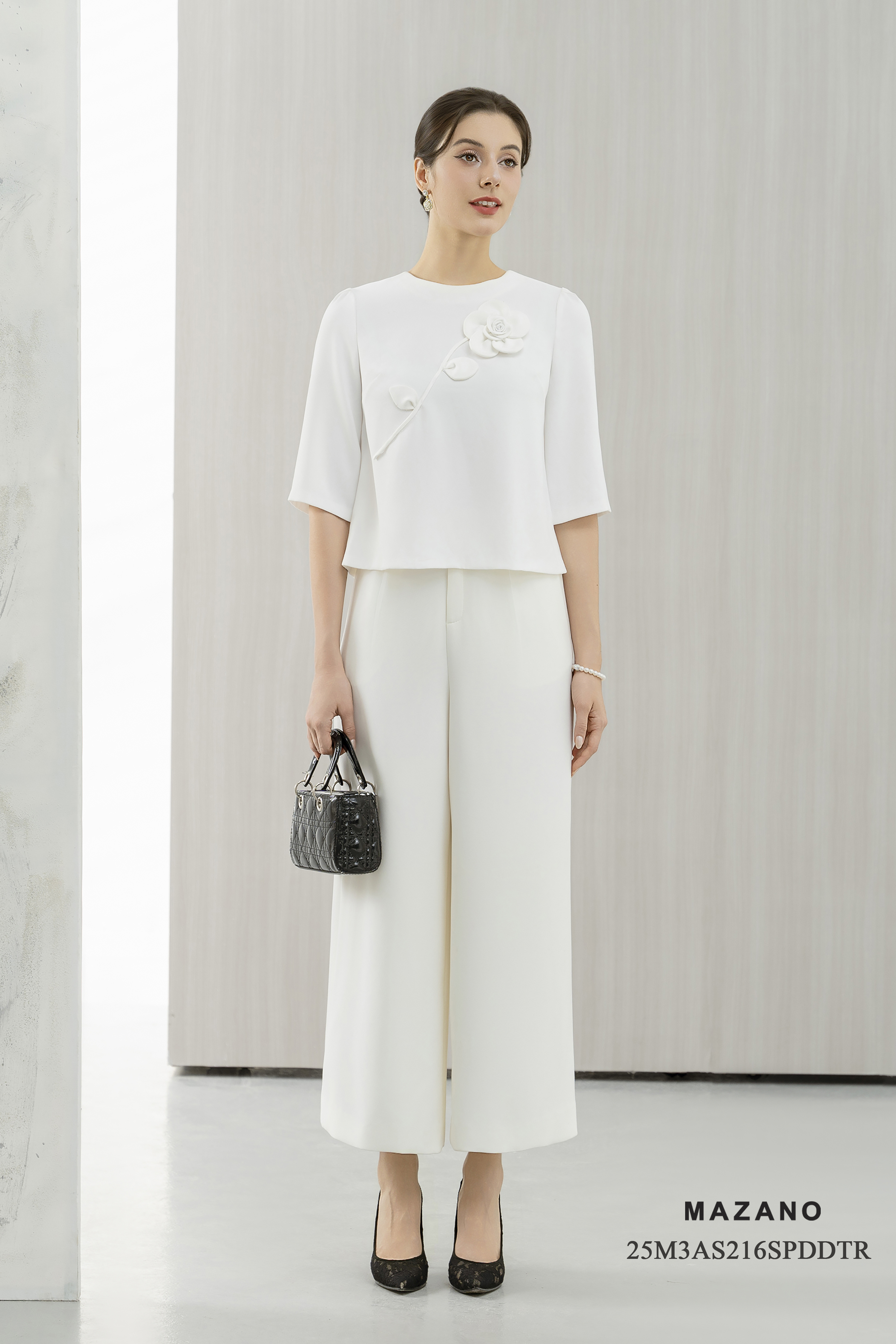 Áo top suông trang trí hoa 3D Cổ tròn Tay lỡ  Dài dưới eo