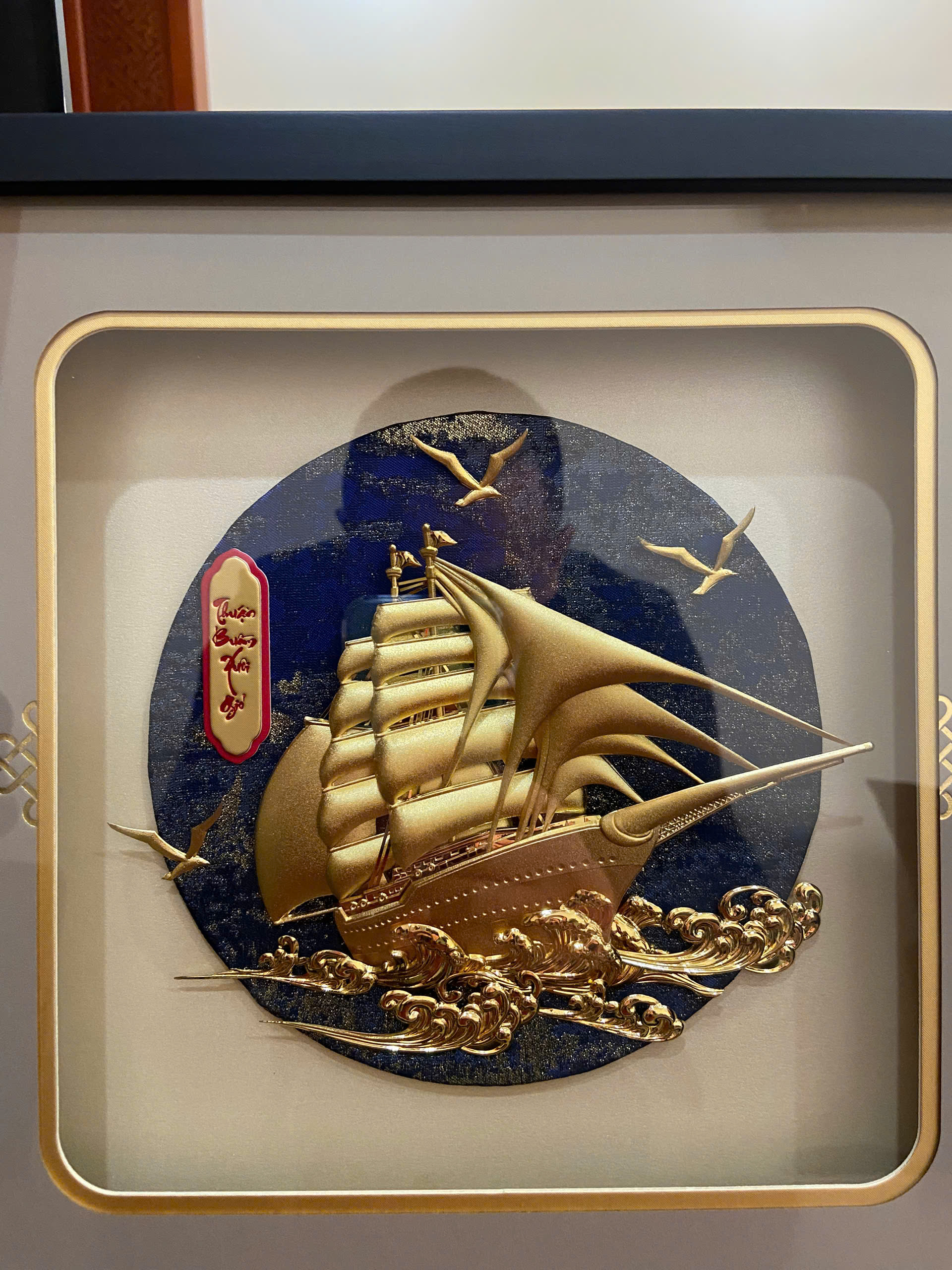 Tranh thuyền thuận buồm xuôi gió nền xanh dát vàng 24k KT 30 x 30 cm _thumbnail_0