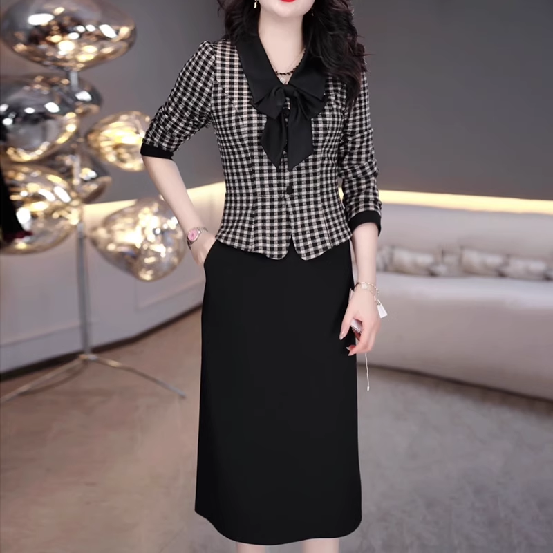 18106-Đầm body suông liền phối sọc tay dài cổ kết nơ ( thun lụa)