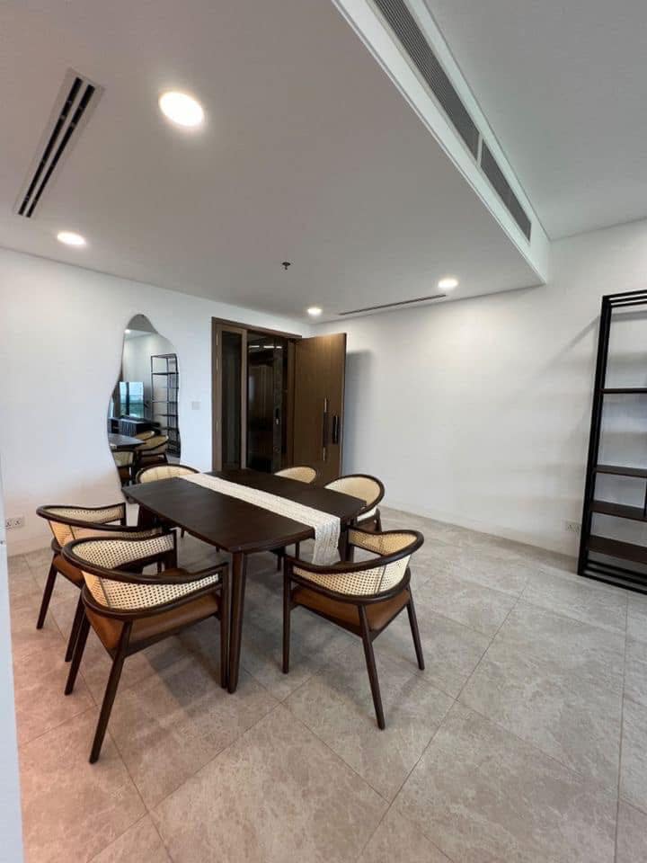 Giá cực tốt - cho thuê căn hộ 3PN tầng trung, view hồ bơi The River Thủ Thiêm_thumbnail_1