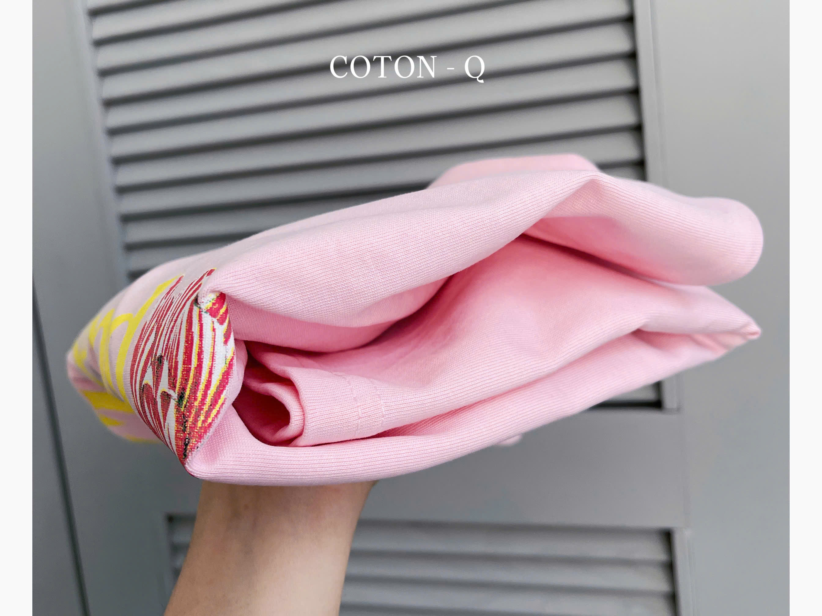 Áo thun hồng nhạt in chữ hoa sau_thumbnail_7