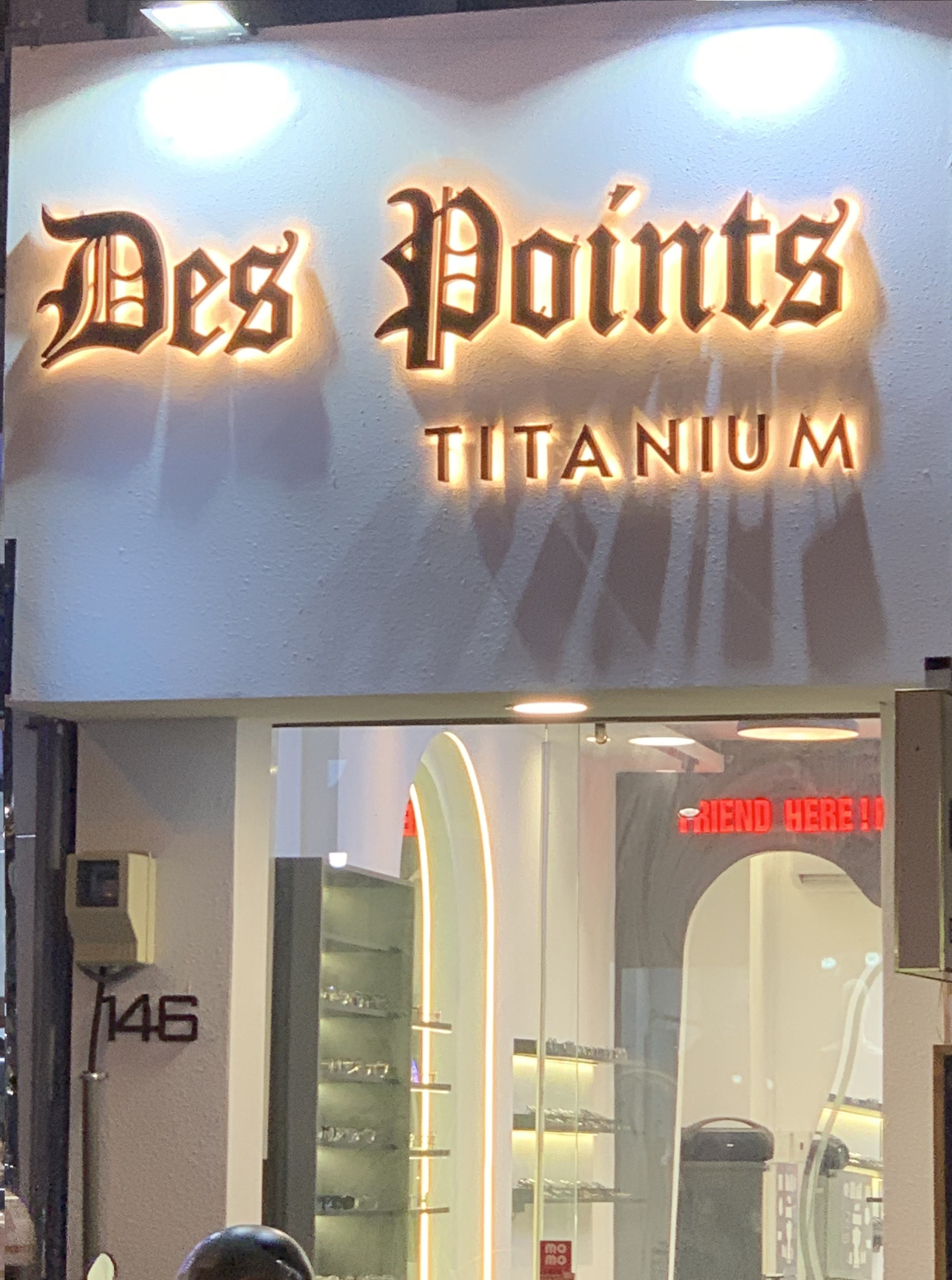 Mắt Kính Titanium Despoints - Kết Hợp Hoàn Hảo Của Sự Sang Trọng & Tinh Tế