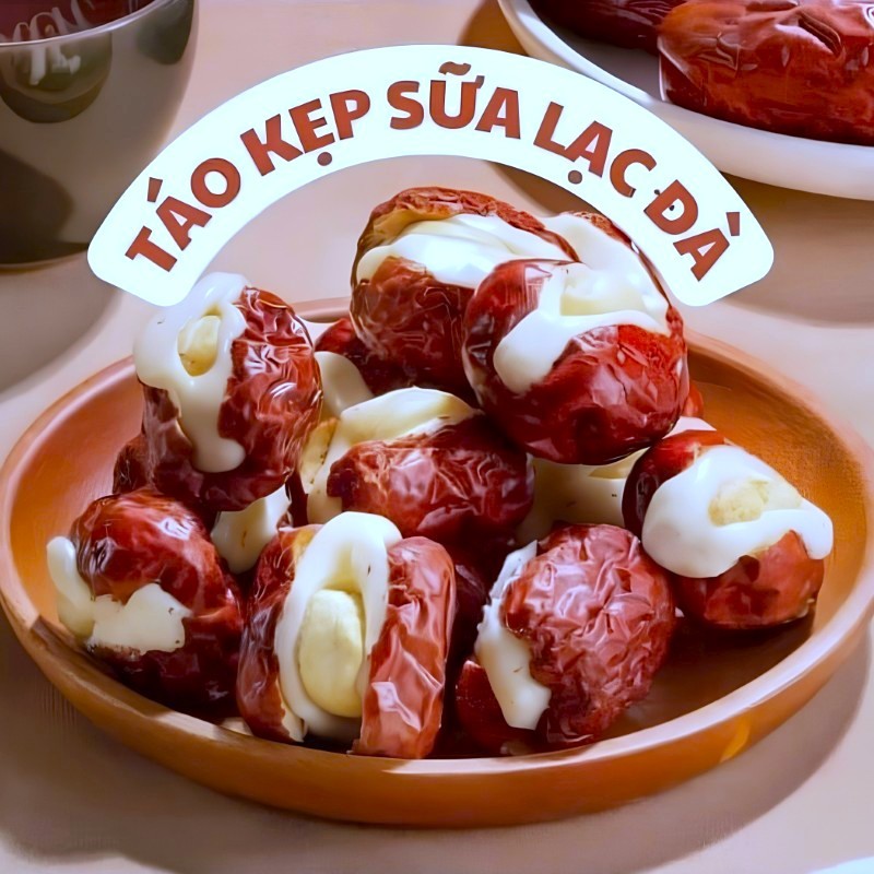 Táo Đỏ Kẹp Sữa Lạc Đà Nhân Hạt Điều