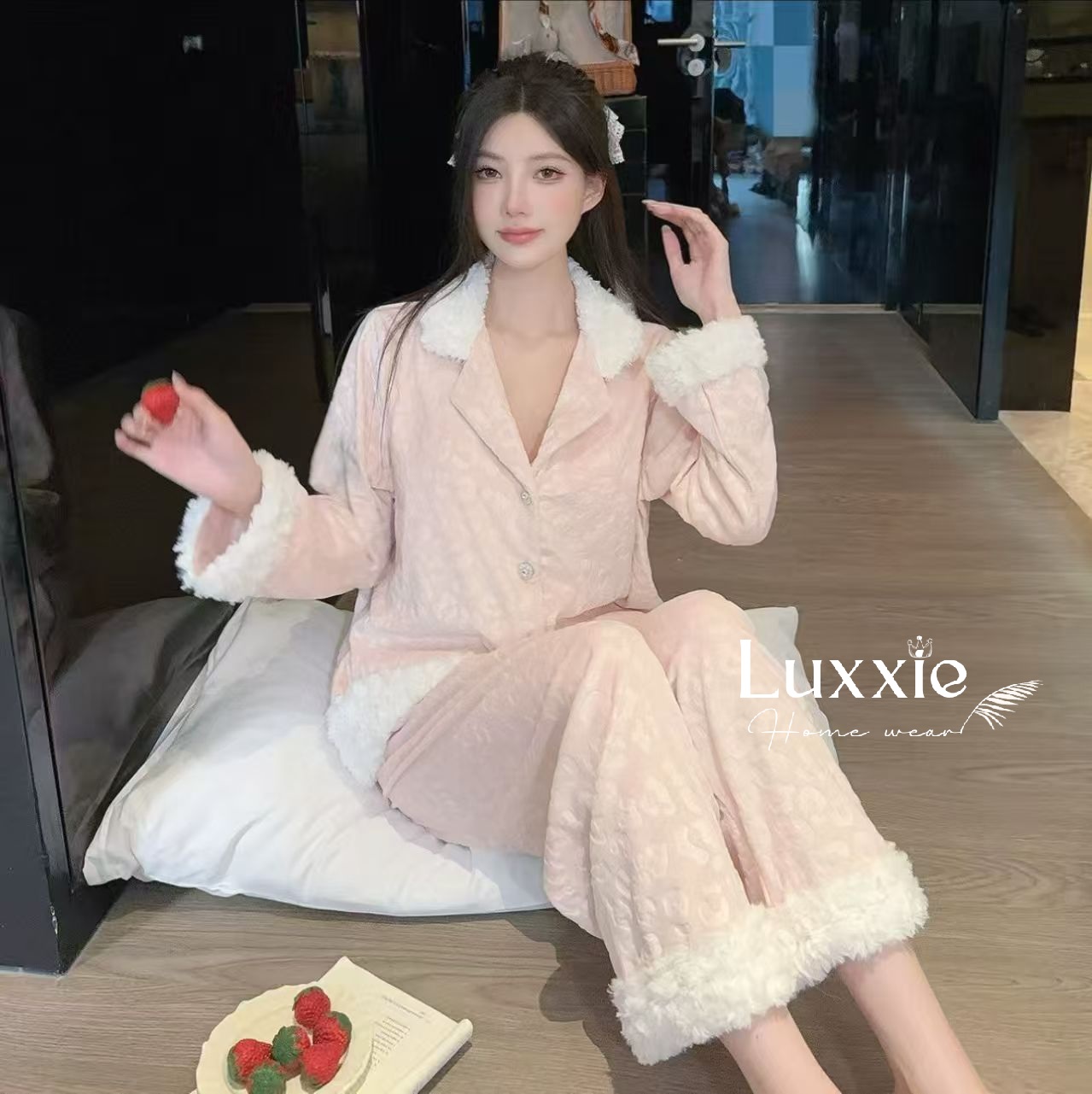 NHUNG33 Bộ ngủ nhung đảo da báo viền lông_thumbnail_5