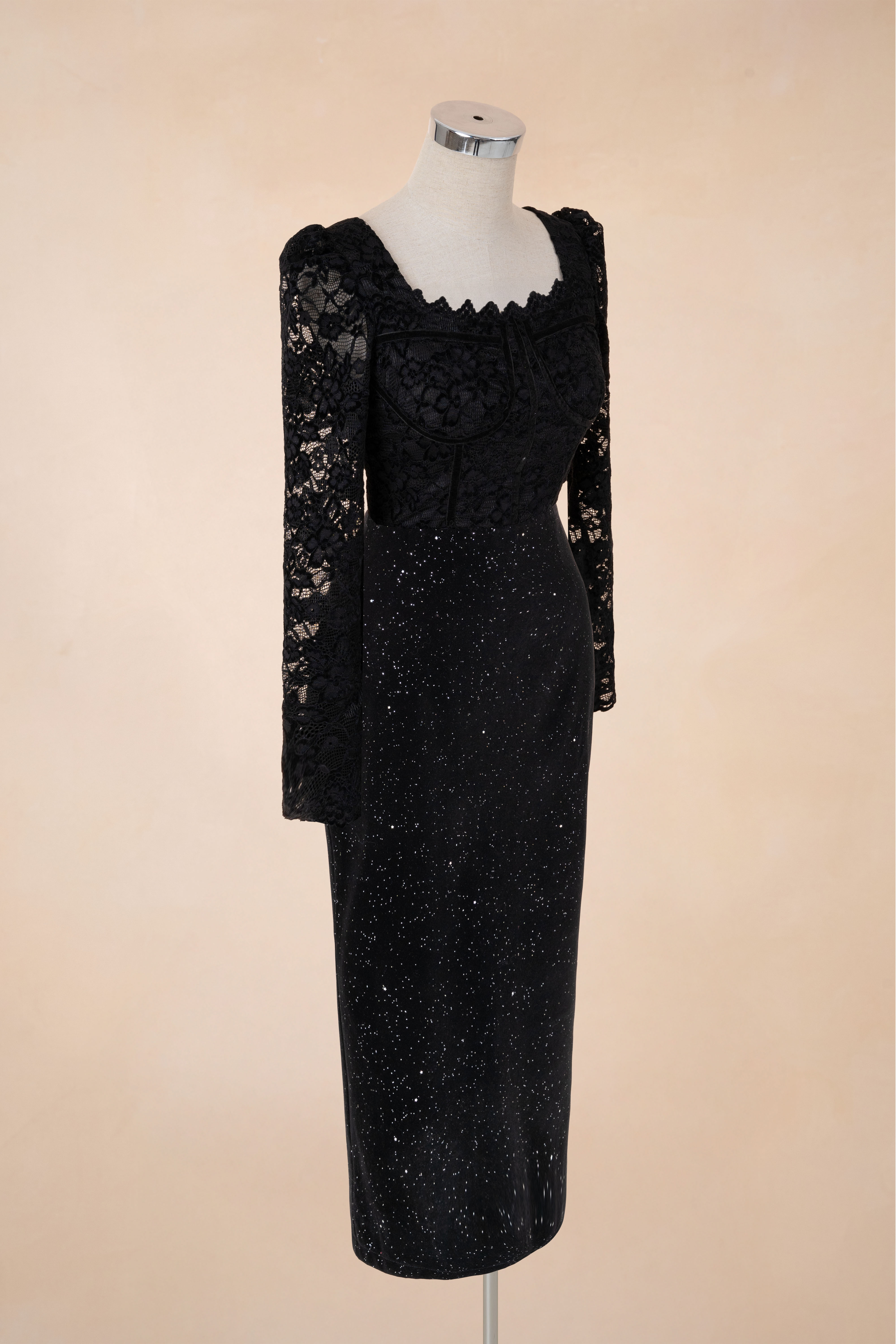 Đầm Bút Chì Nhung Chấm Nhũ Phối Ren