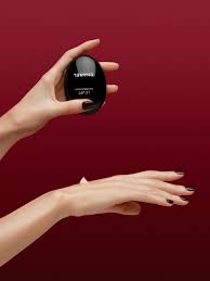 Kem Dưỡng Da Tay Chanel La Crème Main 50ml_thumbnail_1