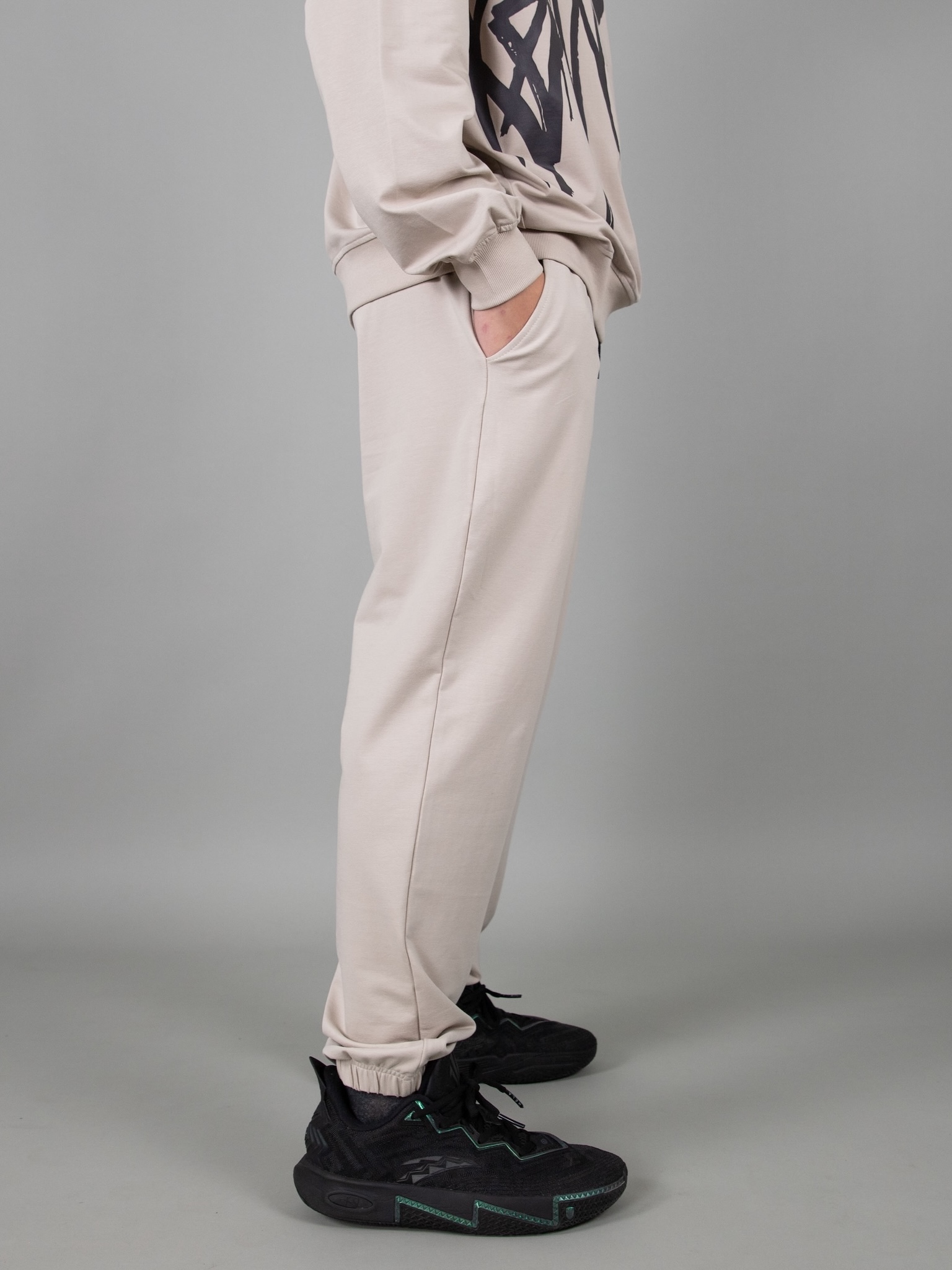 Quần nỉ bé trai màu be chun gấu_thumbnail_2