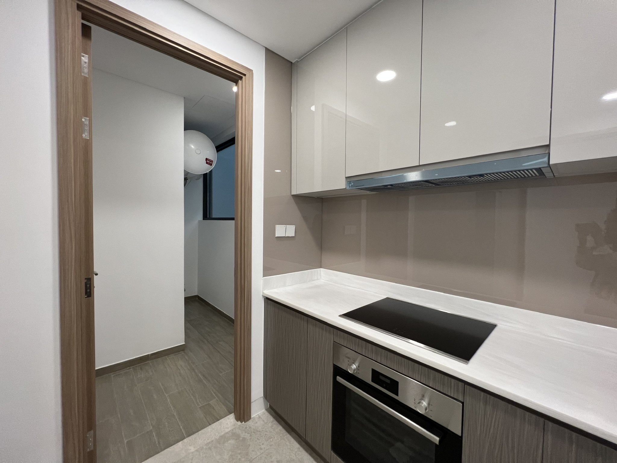 Gía thuê siêu tốt cho căn 3 phòng ngủ trong tháng 1 này, nhà trống có thể dọn vô ở ngay.