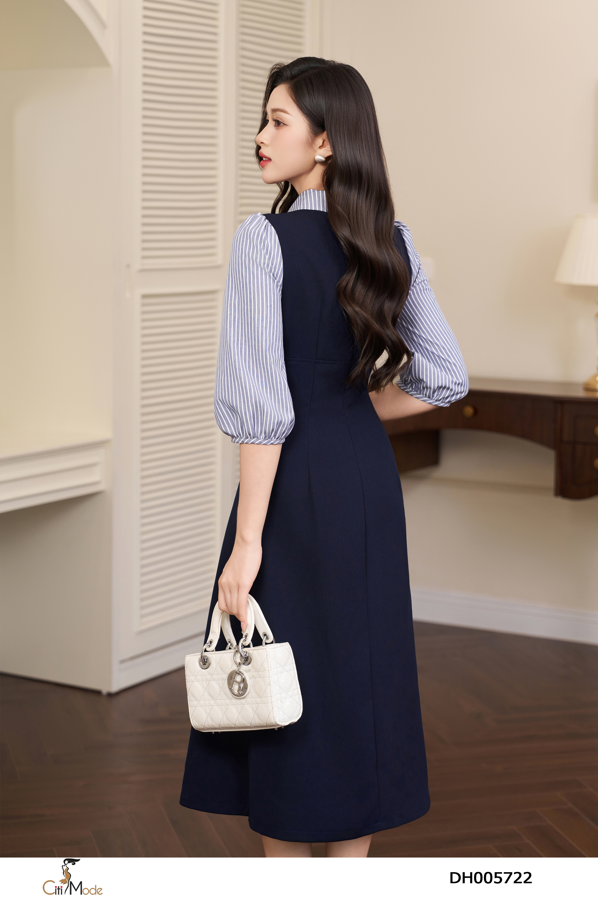 Đầm xòe tím than tay  phối kẻ tay  cổ đức