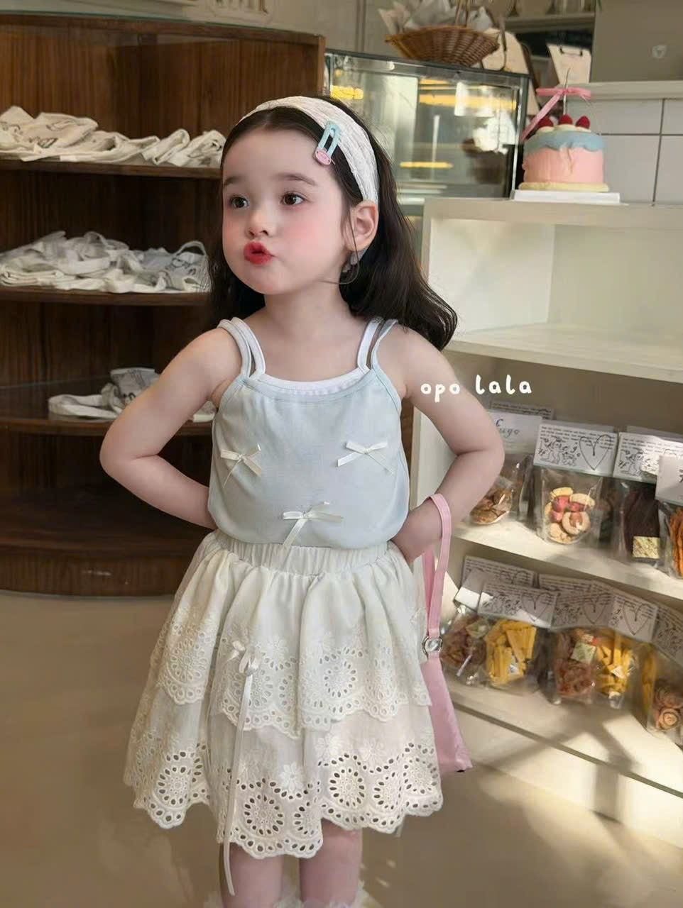 C210 - Chân váy ren tầng trắng hãng Opolala