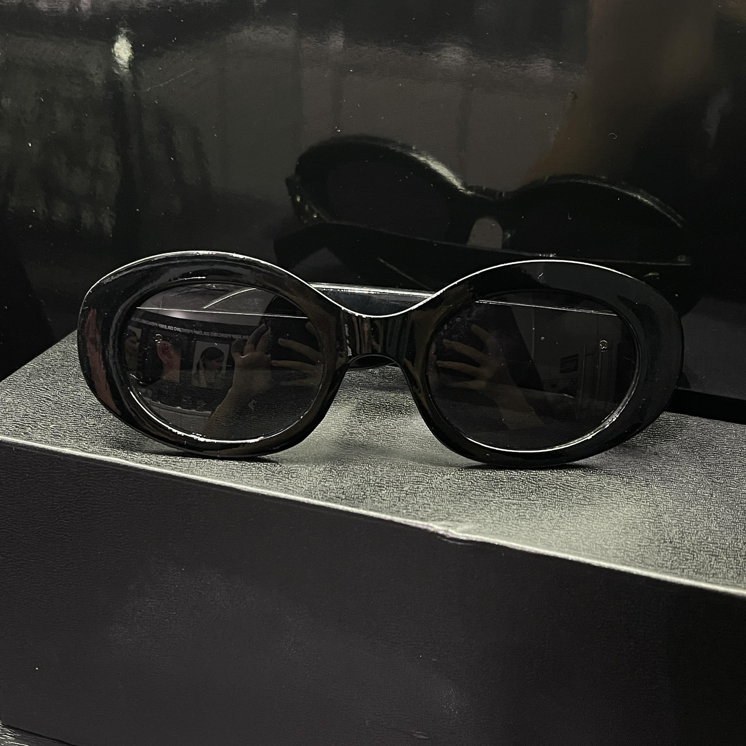 kính mắt Celine logo nhạt