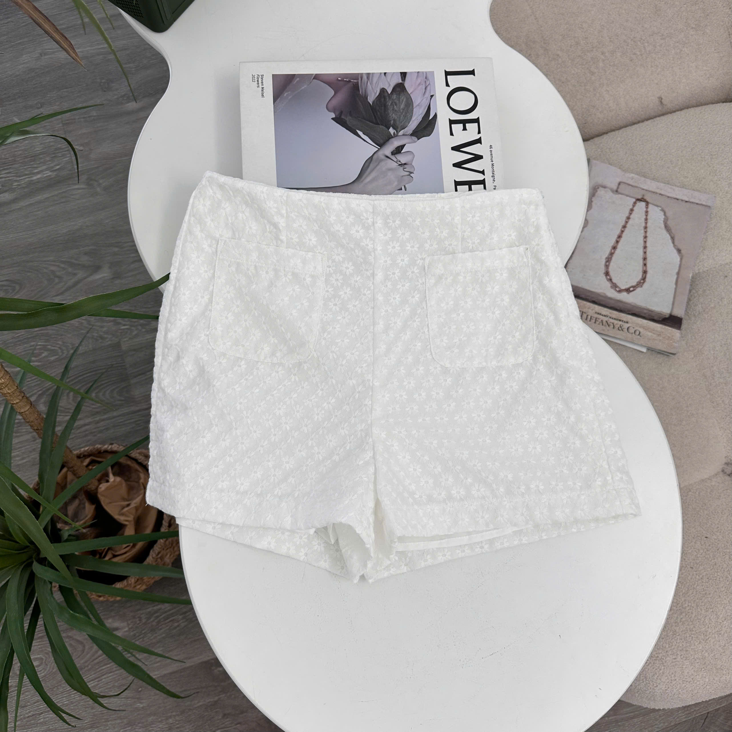 SALE Q35 QUẦN SHORT THÊU TRẮNG_thumbnail_1