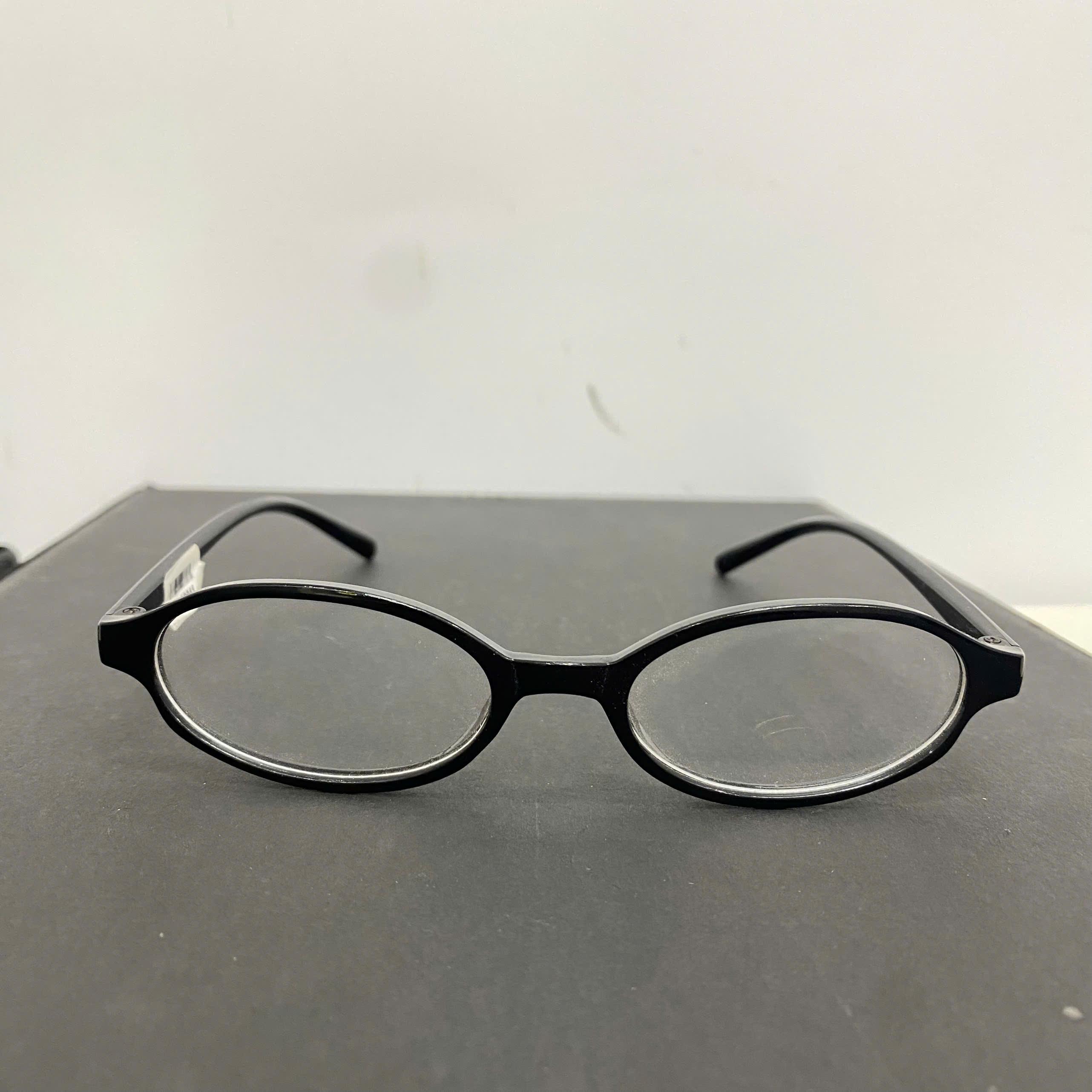 kính mắt gọng đen y2k nhựa.