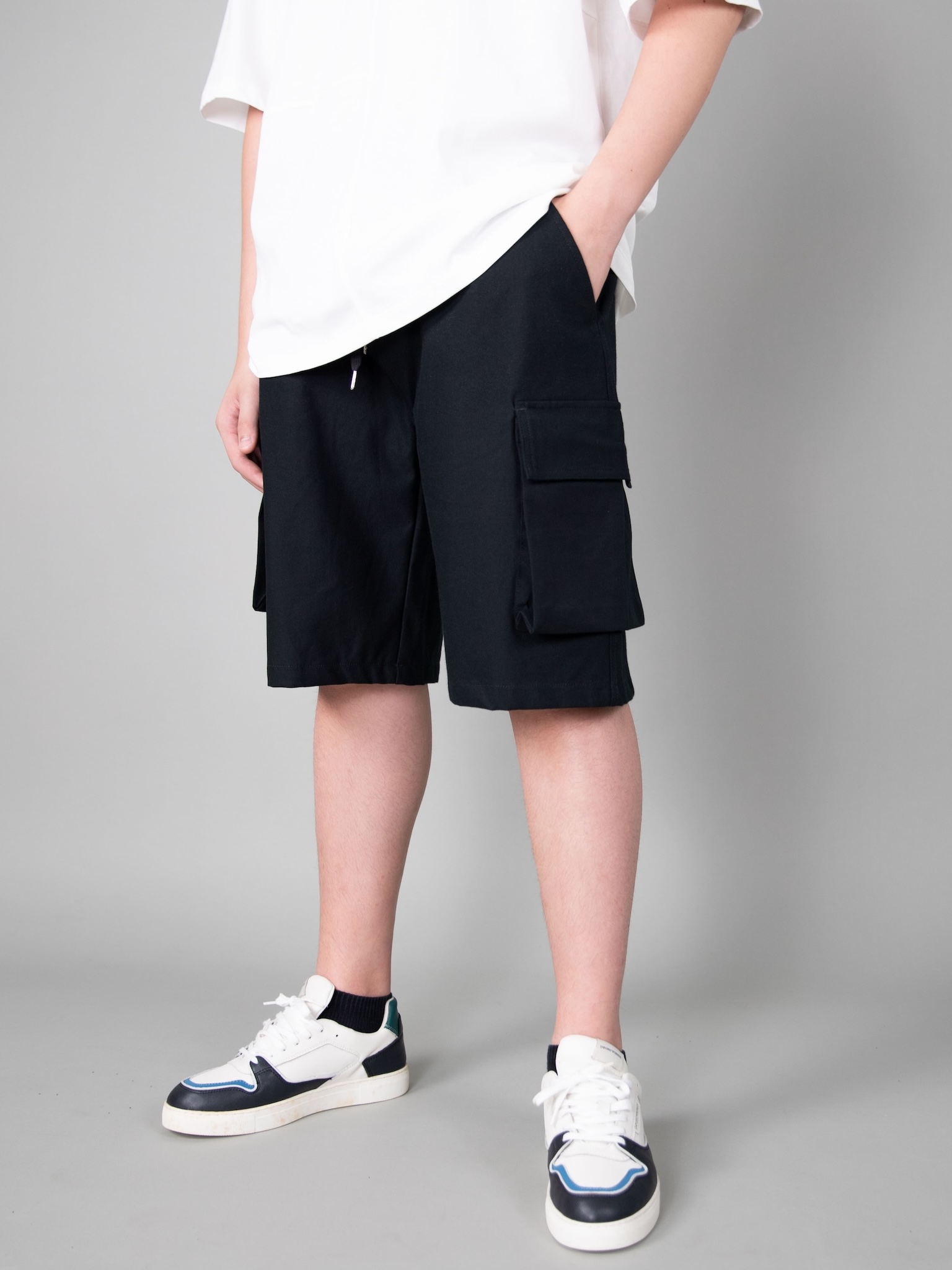 Quần short kaki màu đen túi hộp