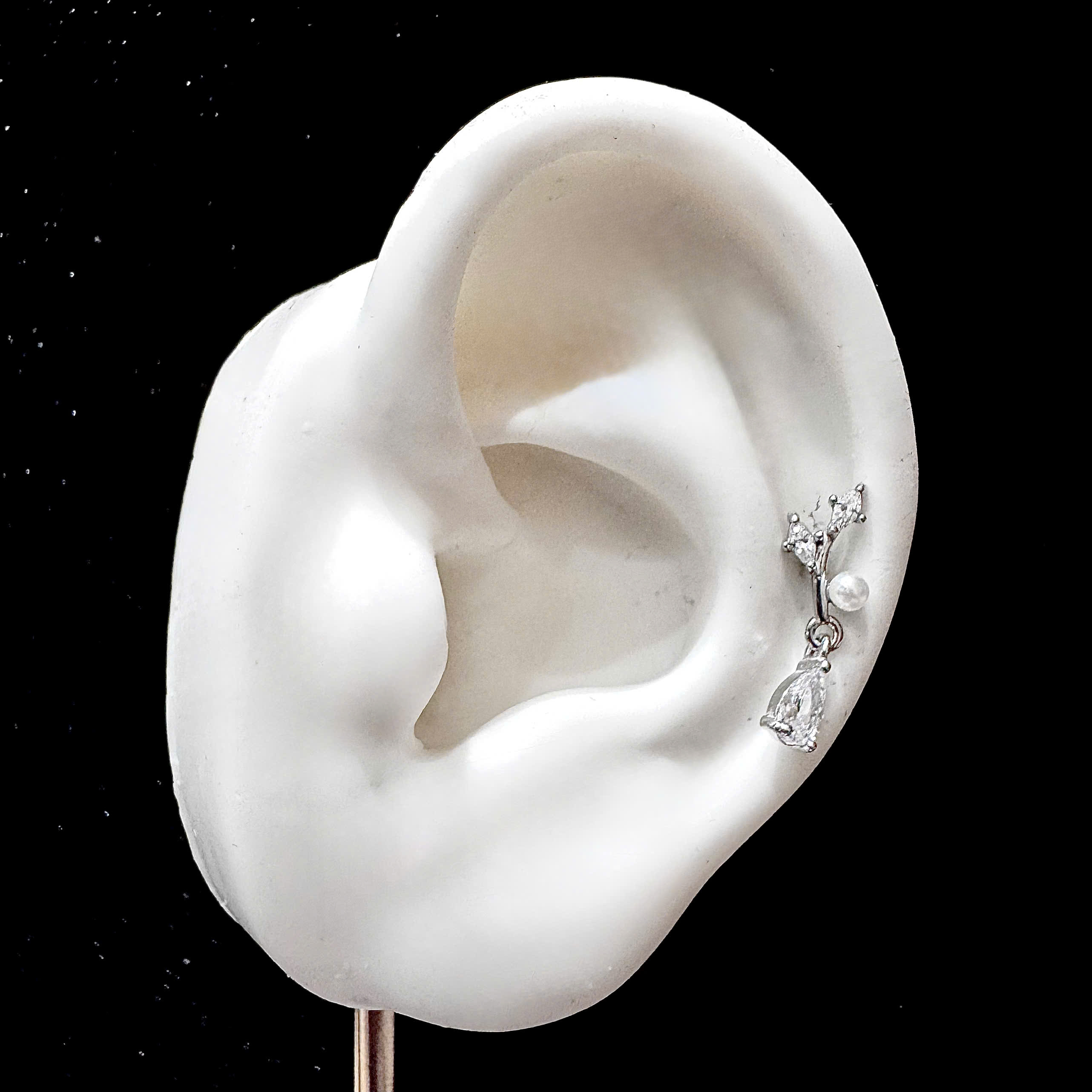 Khuyên kiểu 2 lá rơi đính ngọc trai dẹt_thumbnail_1