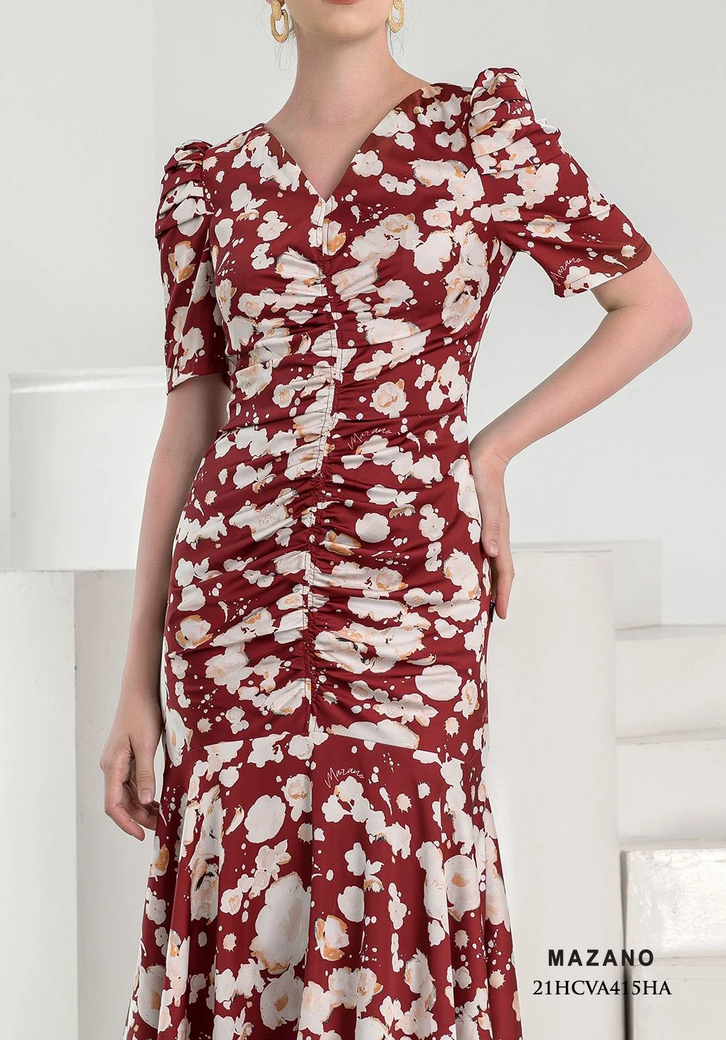 Đầm họa tiết hoa đỏ rút thân chân bèo_thumbnail_4