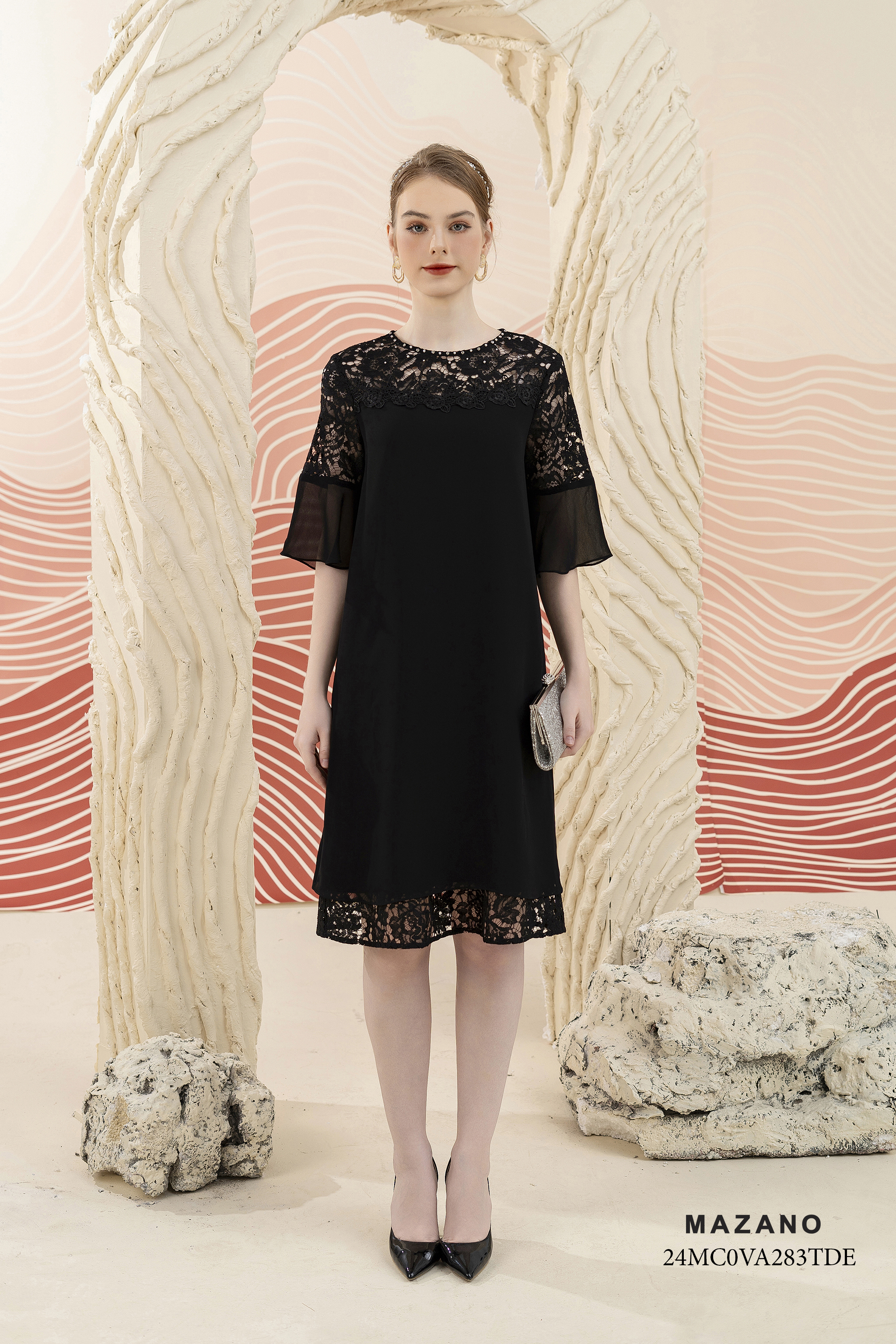 Váy Đầm suông Vải voan phối ren đính trang trí Cổ ovan Tay lỡ dài qua gối 24MC0VA283TDE