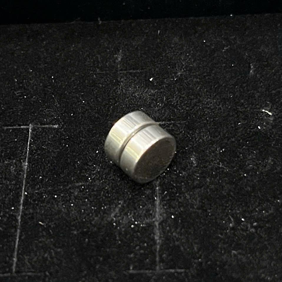 Khuyên kẹp giả nam châm trắng._thumbnail_2