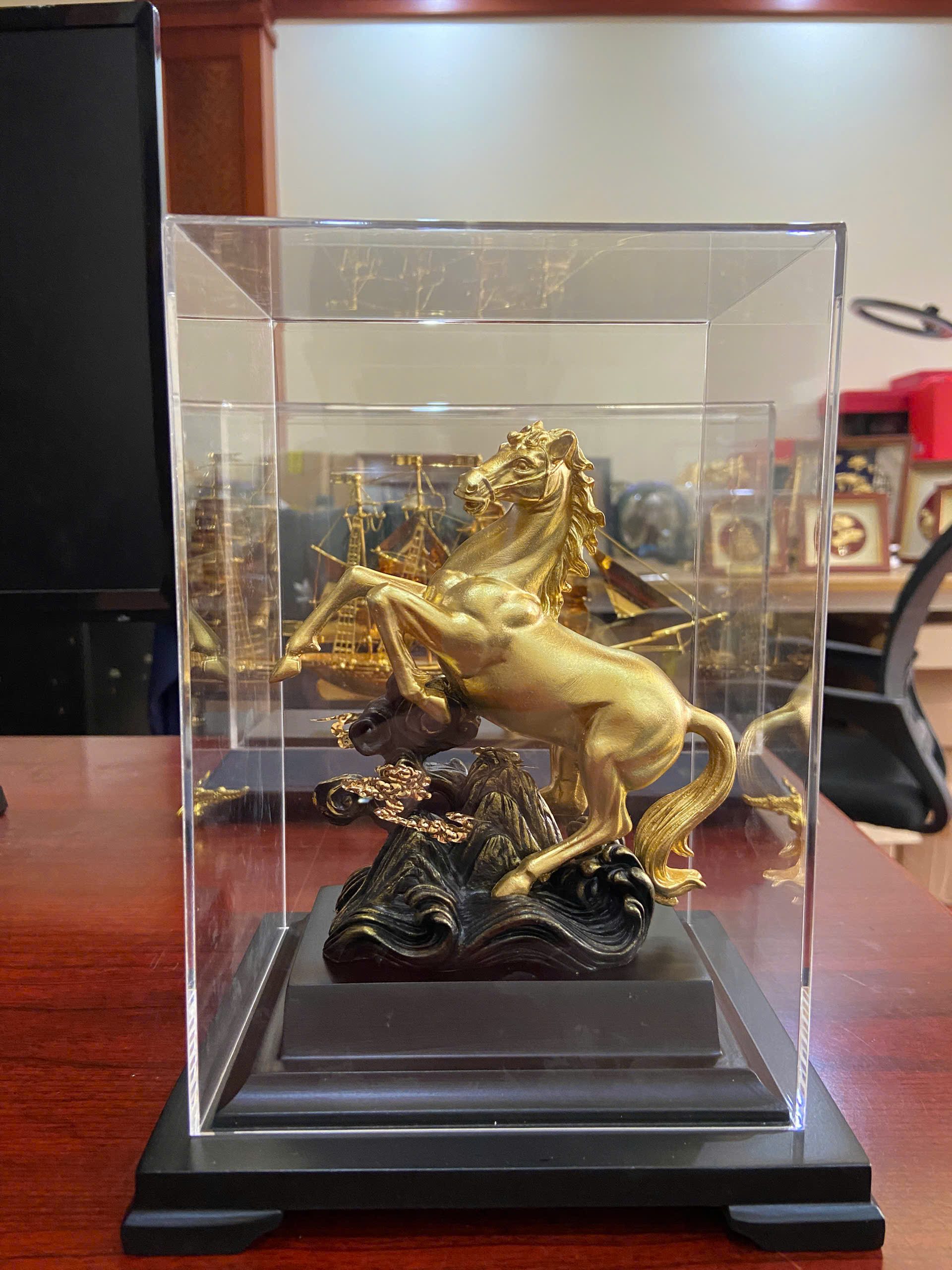 Tượng ngựa nhất mã phi thiên dát vàng KT cao 22 cm 