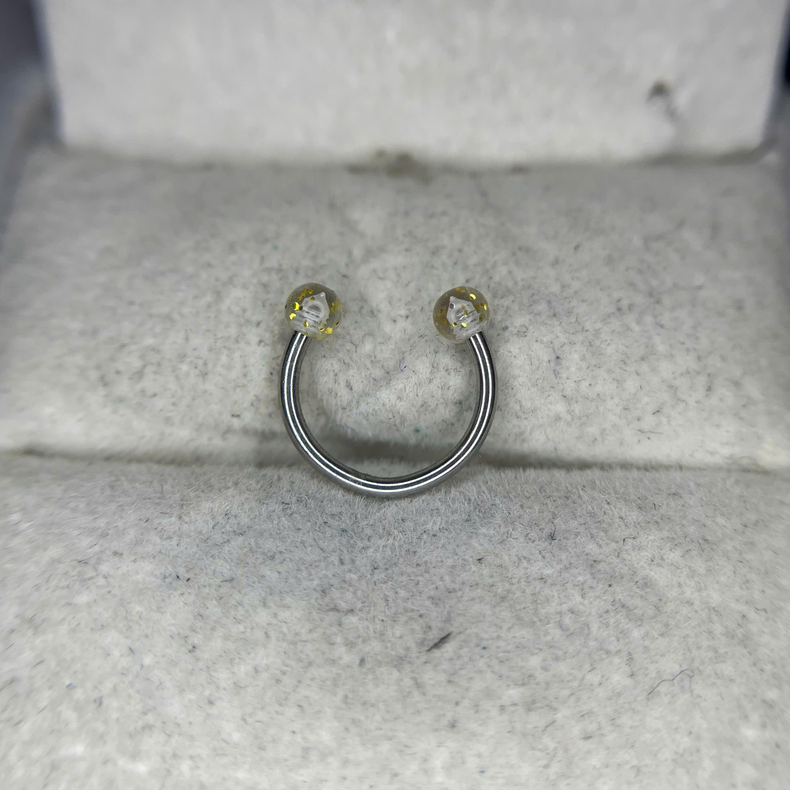 Septum trong kim tuyến vàng.