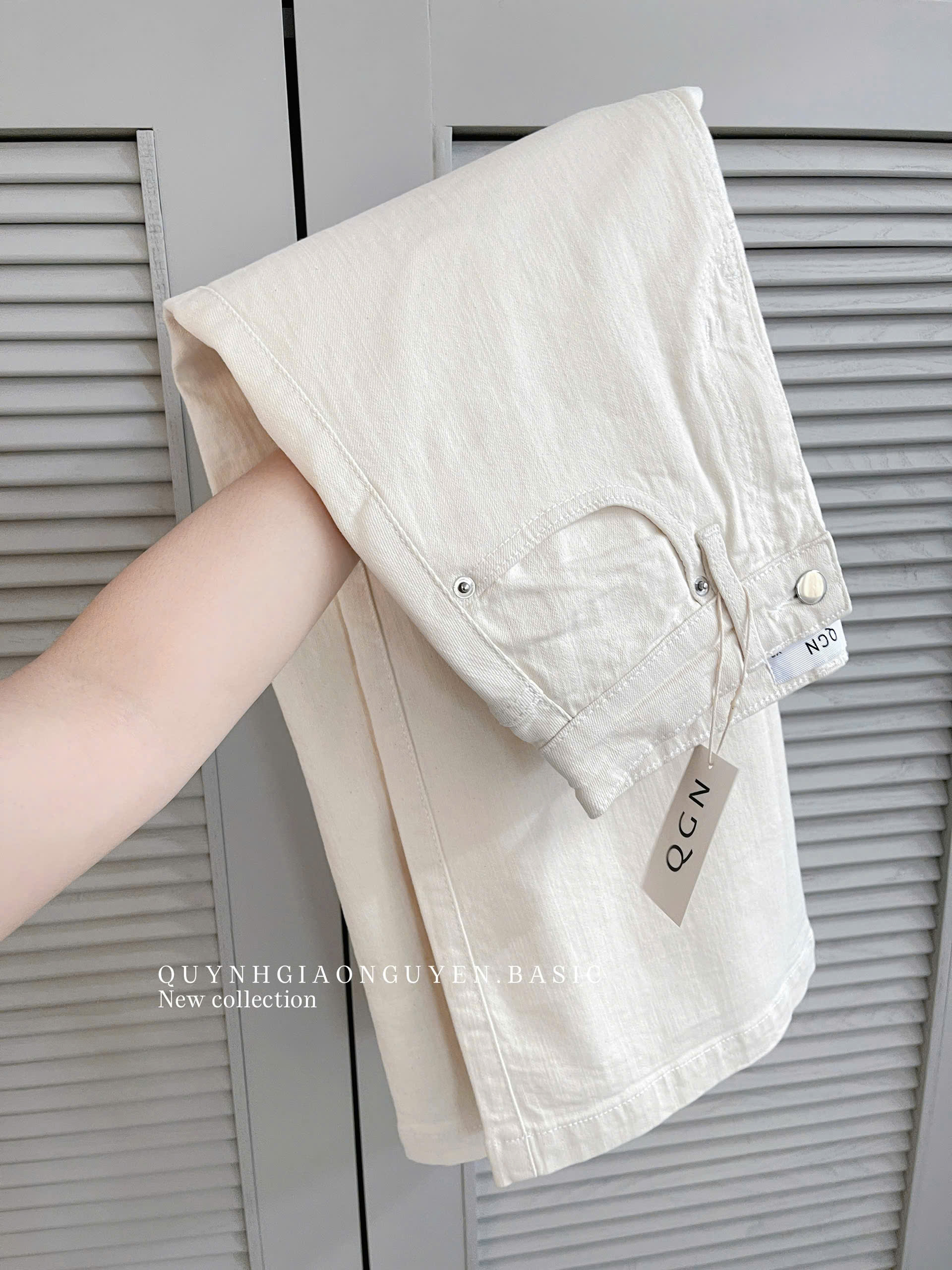 HS002 - Chân váy trắng kem QGN ( KO XẺ TÀ )