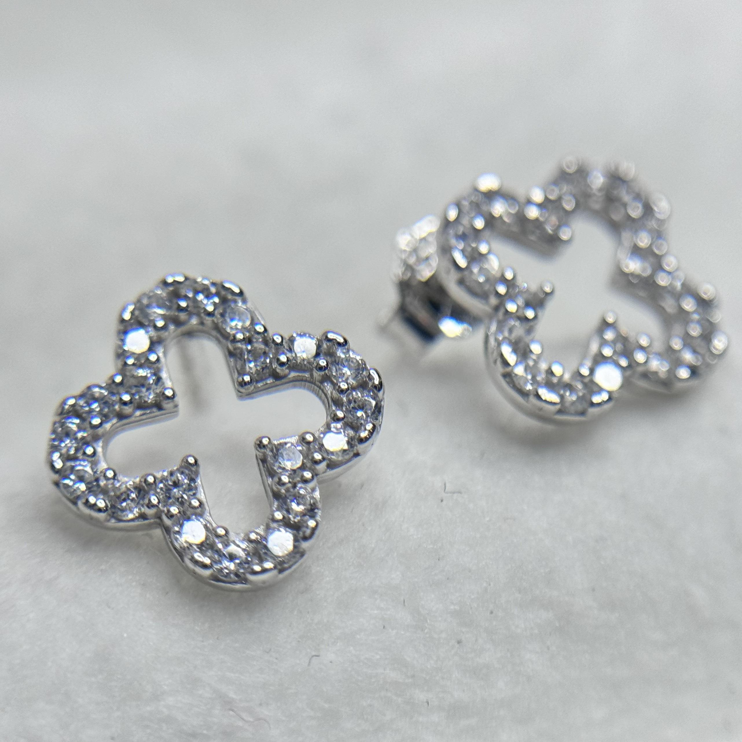 Khuyên kiểu bạc xi bạch kim cỏ 4 lá rỗng