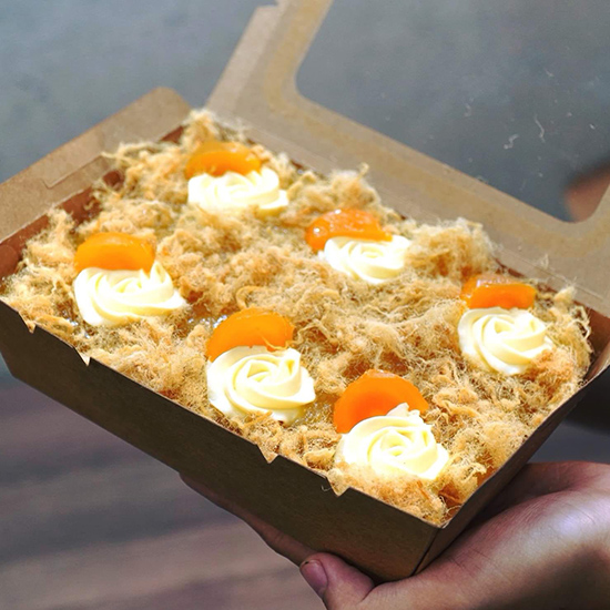 Bông lan trứng muối Hộp 6 miếng