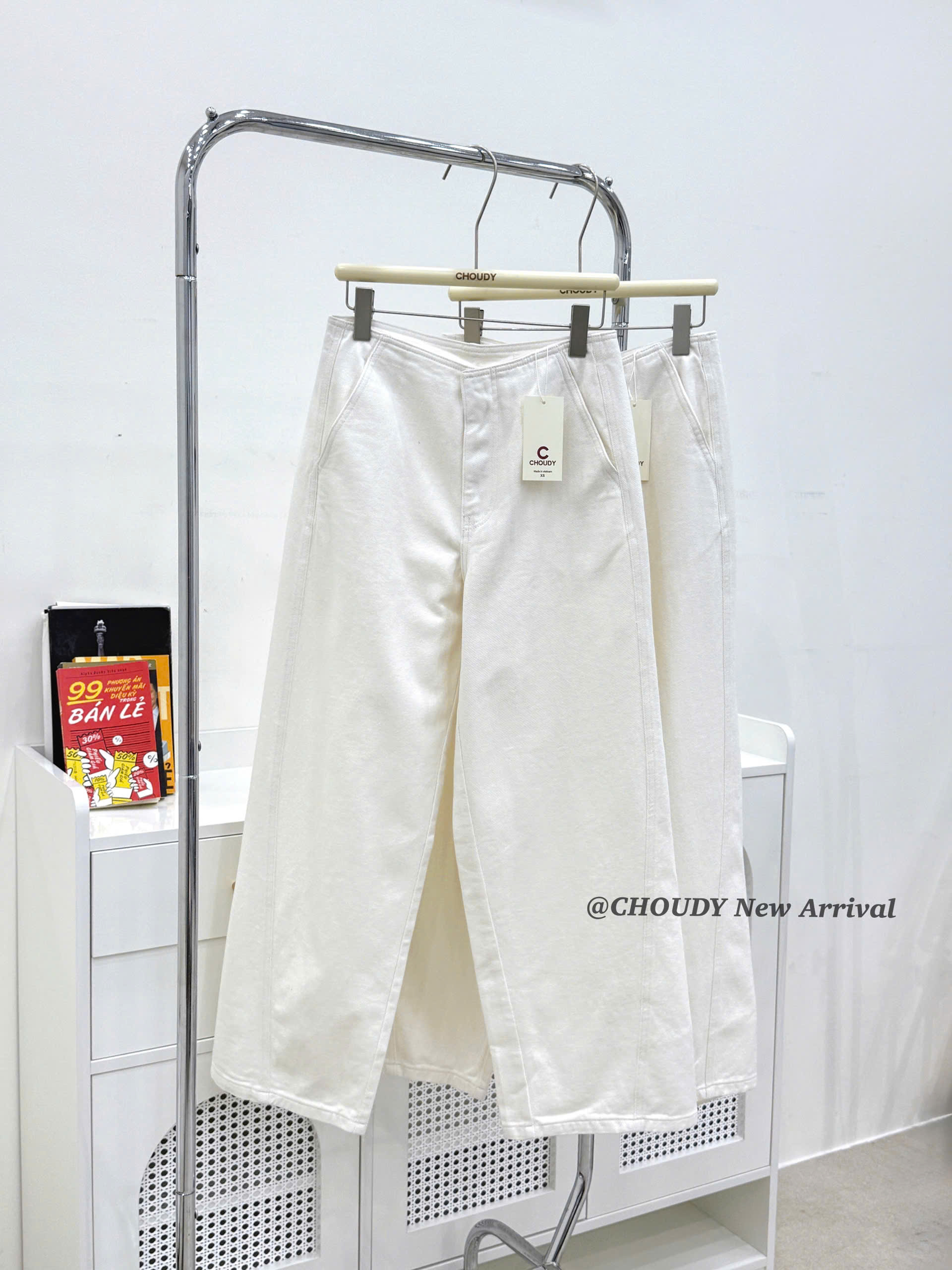 SALE U641 QUẦN JEAN SUÔNG TRẮNG_thumbnail_2