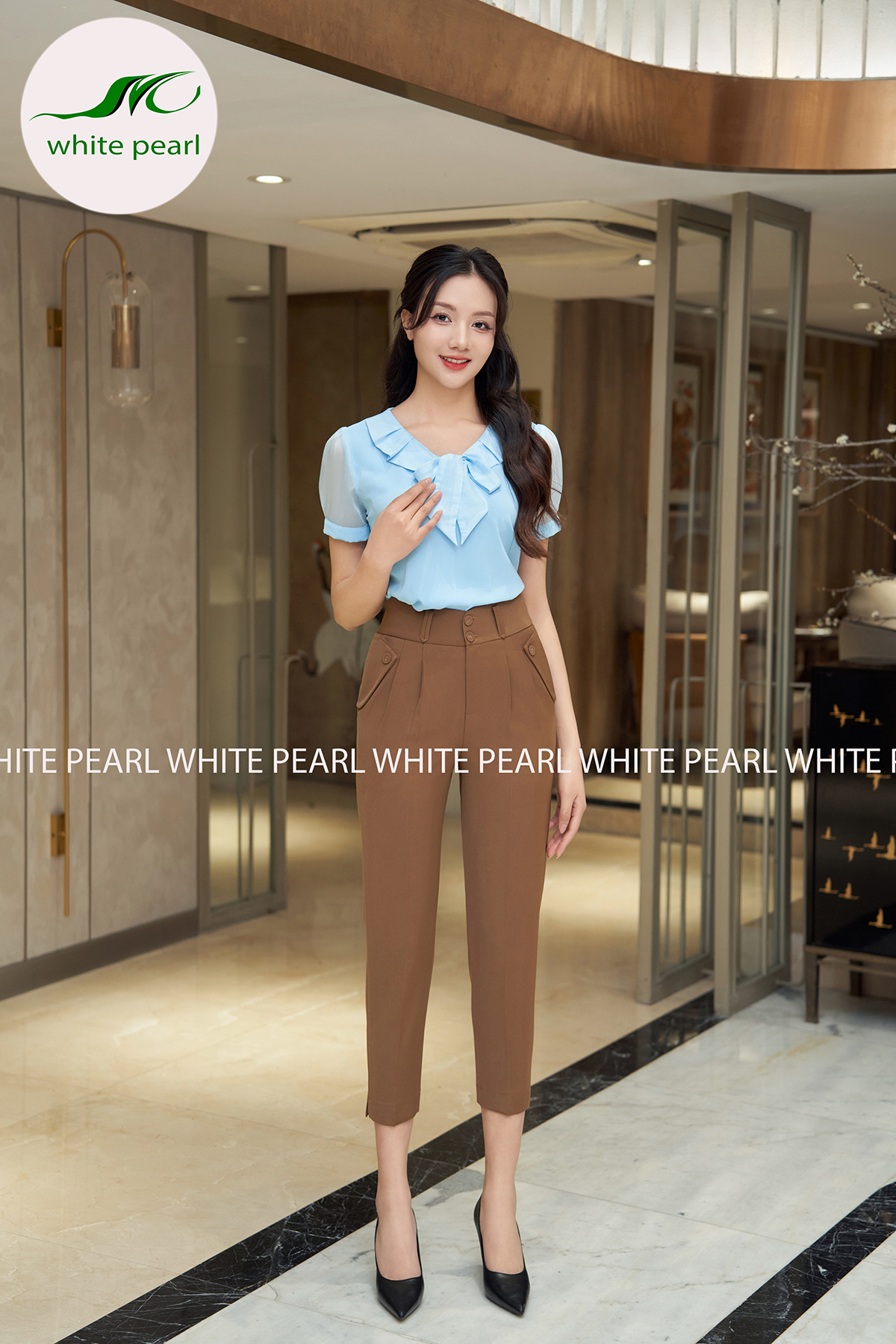 Áo cổ buộc nơ xếp 2 ly A2407 thời trang công sở cao cấp White pearl