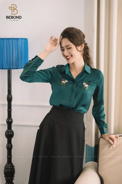 Áo sơ mi lụa thêu 2 bên- xanh cổ vịt