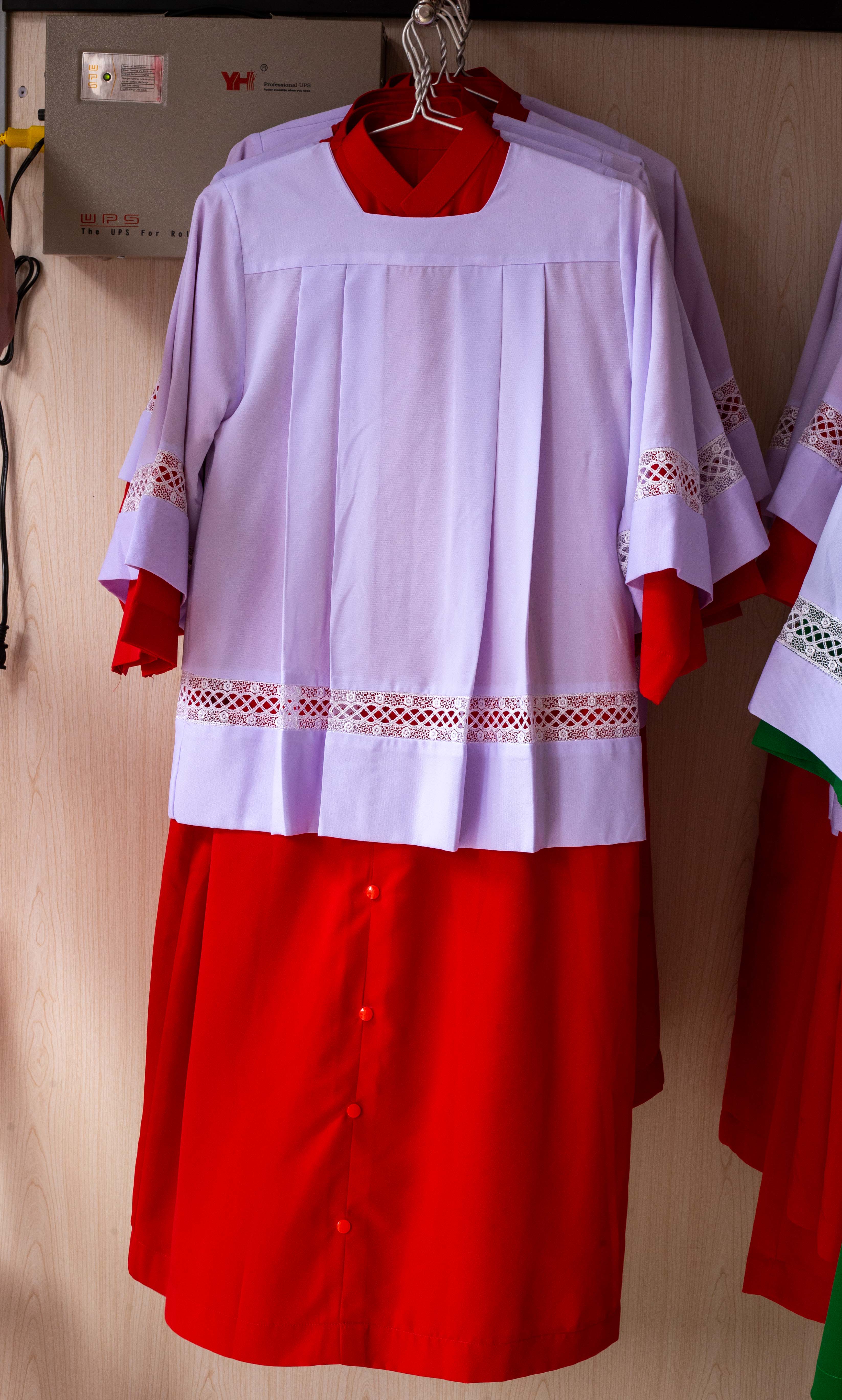 Bộ áo giúp lễ có ren size 2( dài áo 100)