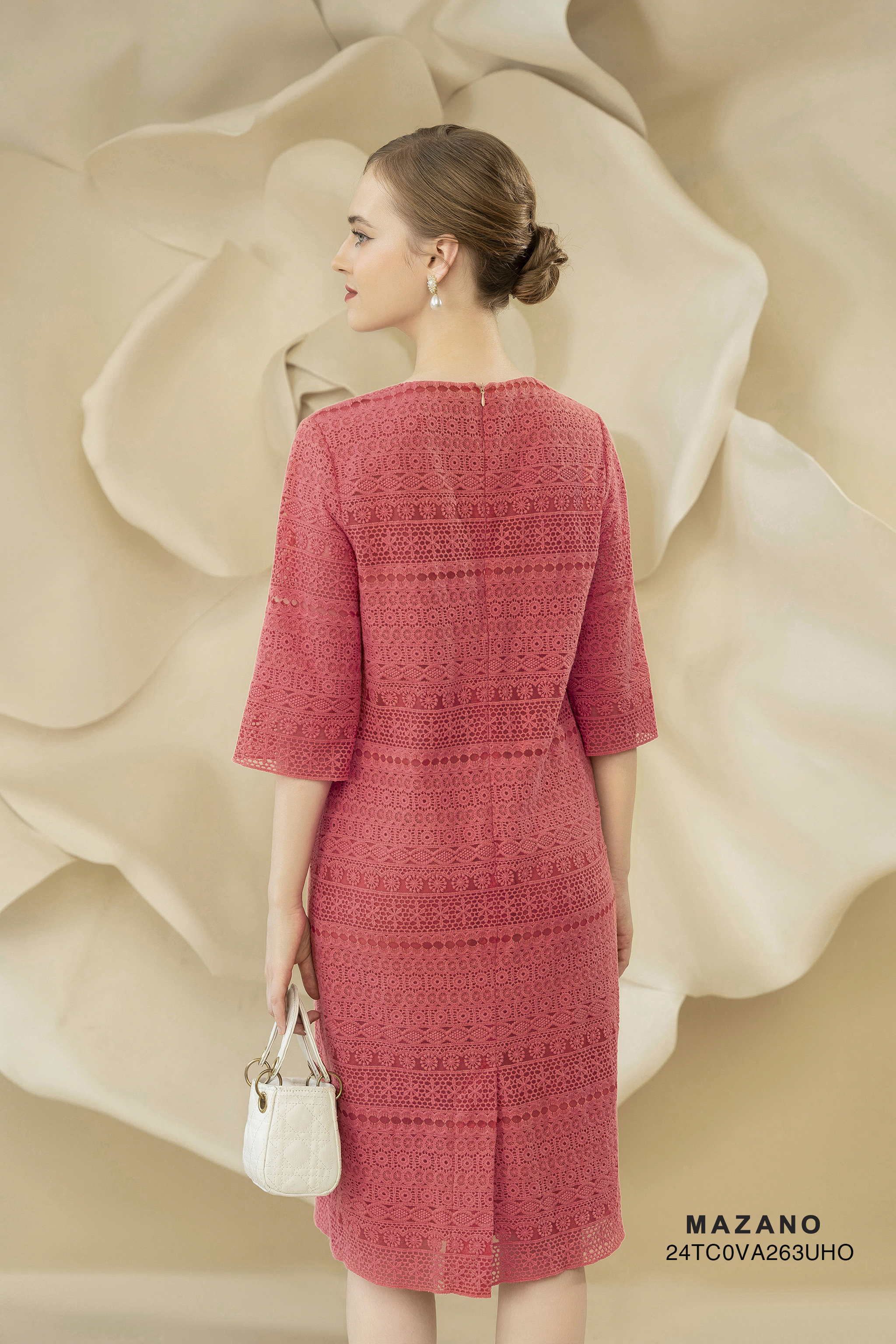 Váy Đầm suông Vải ren Đính hoa cuốn Cổ ovan Tay lỡ Dài qua gối_thumbnail_3