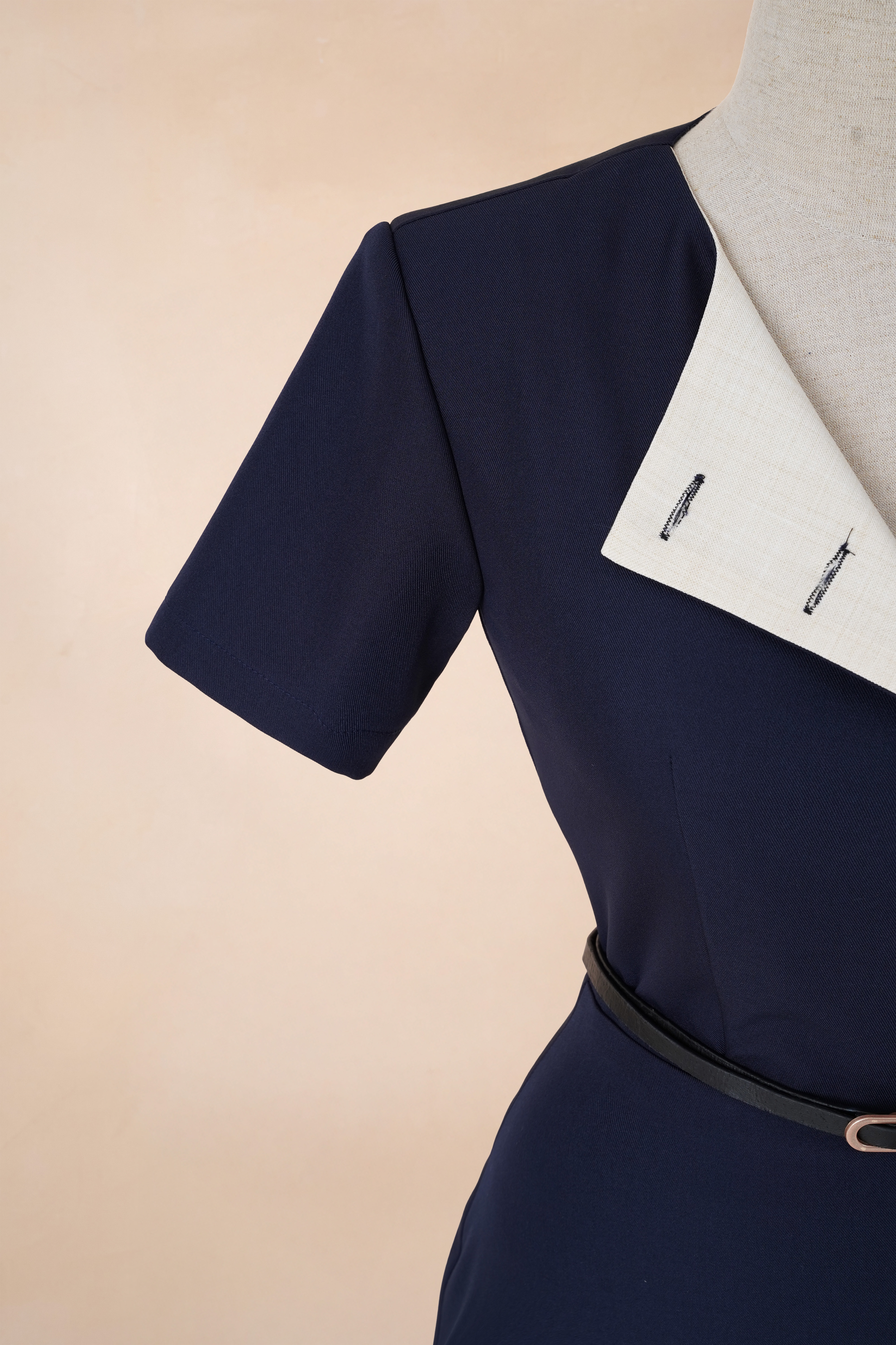 Đầm Bút Chì Cúc Chéo Đai Eo_thumbnail_3