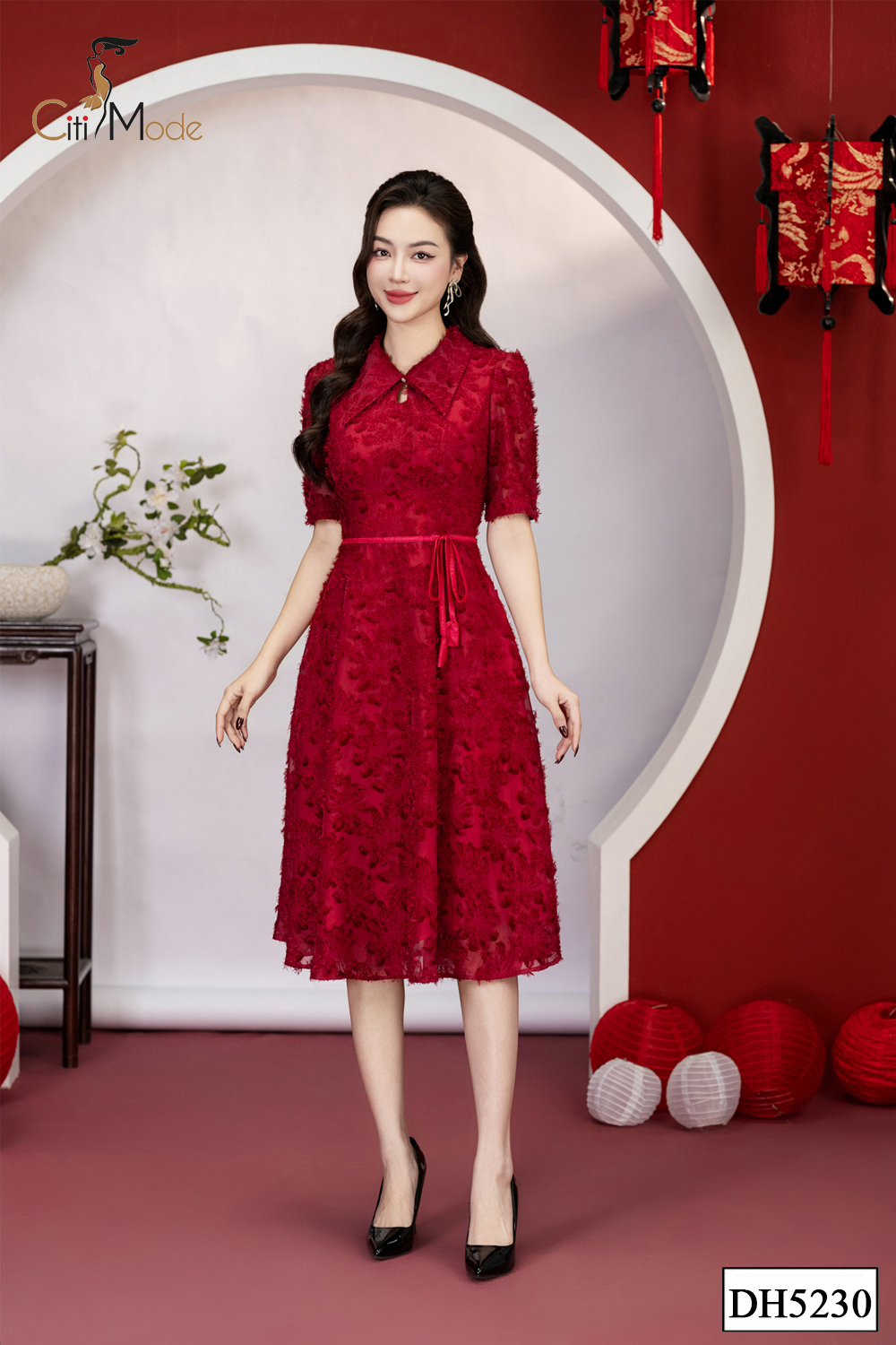 Đầm xoè đỏ hoa nổi cổ bẻ_thumbnail_2